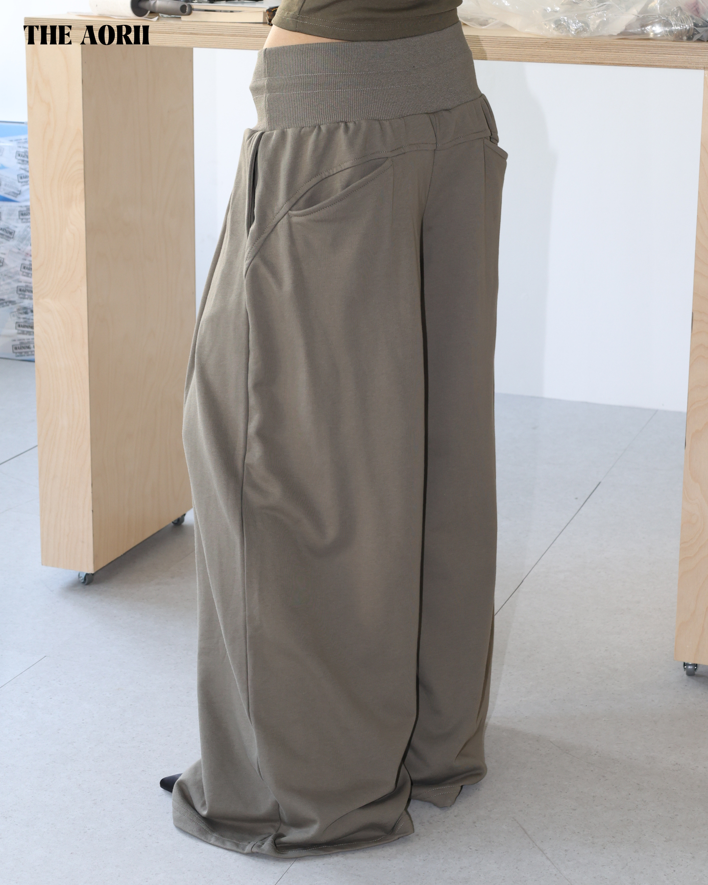 25246 - 抽繩闊腿落地棉褲