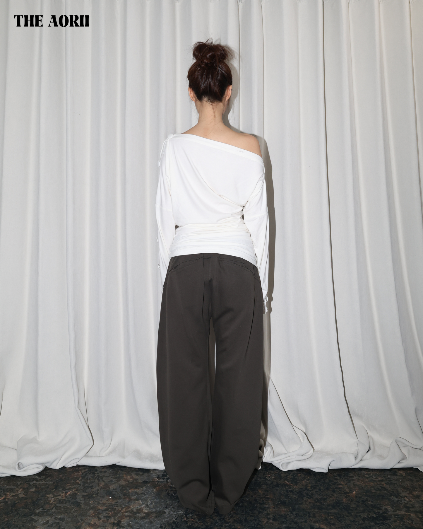 25225(2color) - 白 排扣一字領斜肩長袖修身上衣