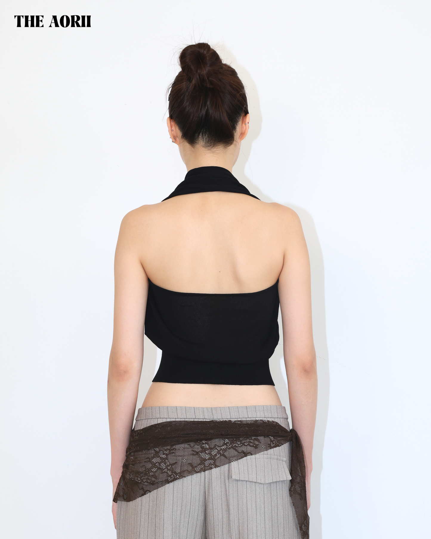 25258 - 繞脖V領假排扣露背收腰上衣