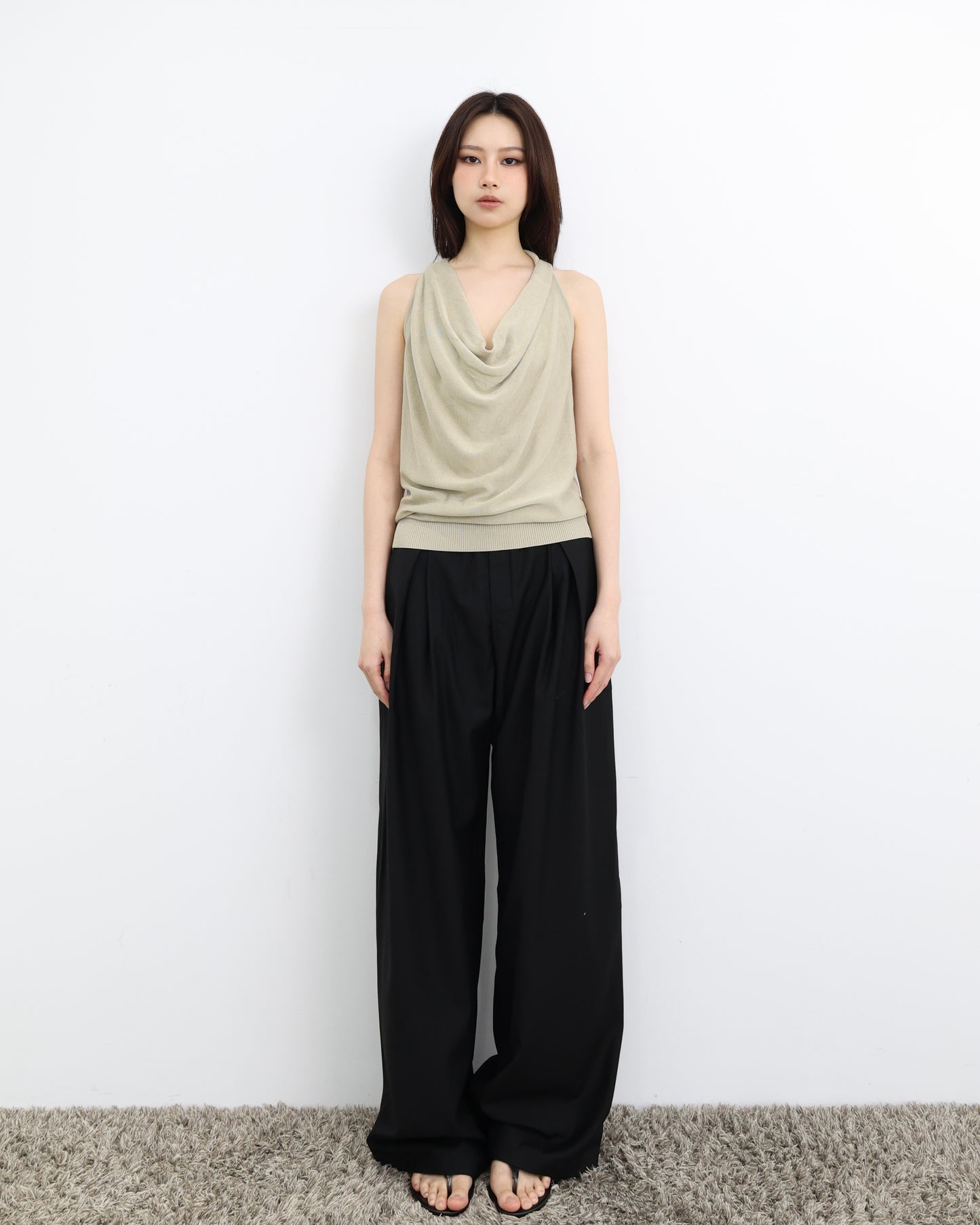 25081(4color) - 卡其 蕩領露背針織上衣