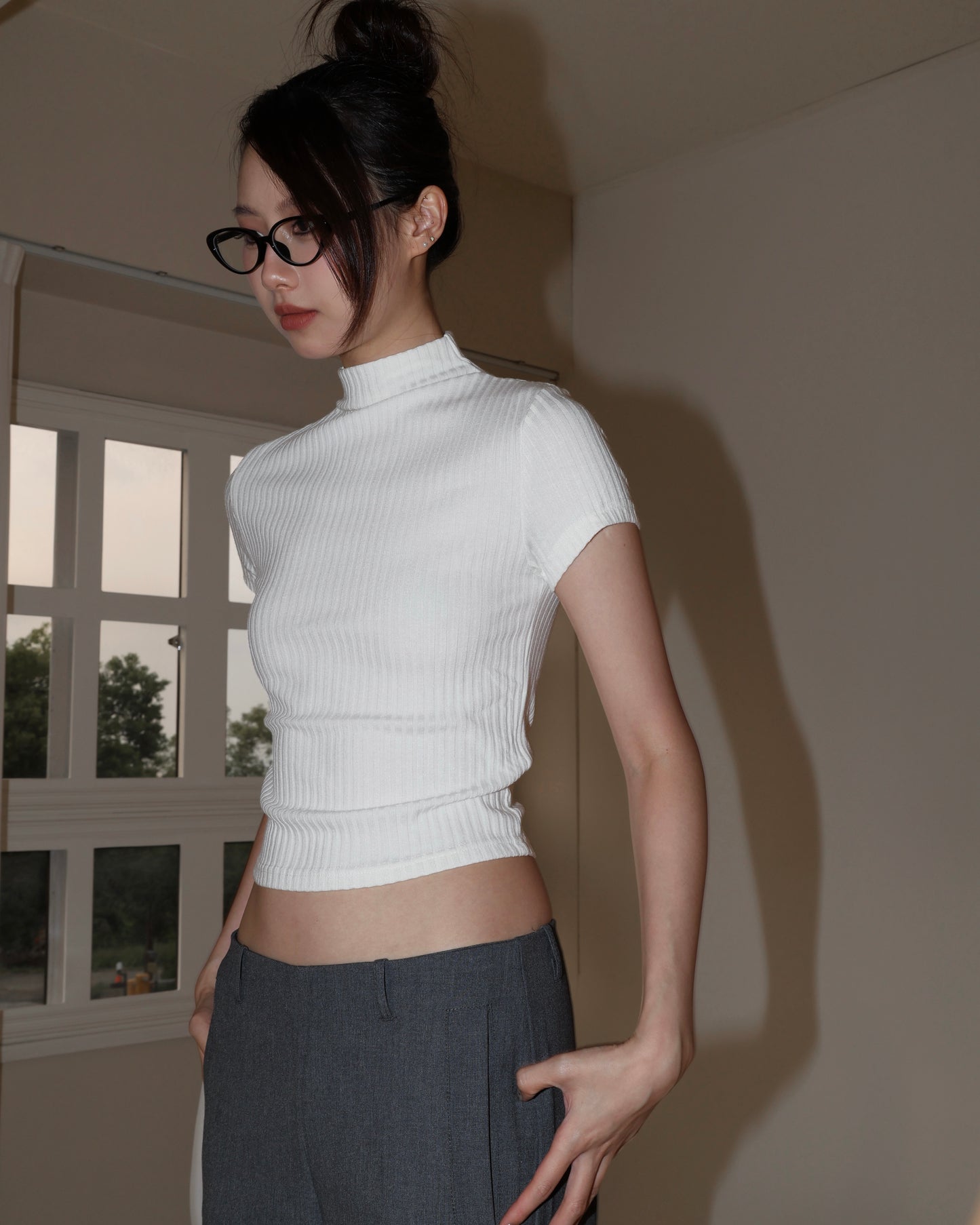 25170(2color) - 白 “熱銷回歸”小高領針織修身短版上衣