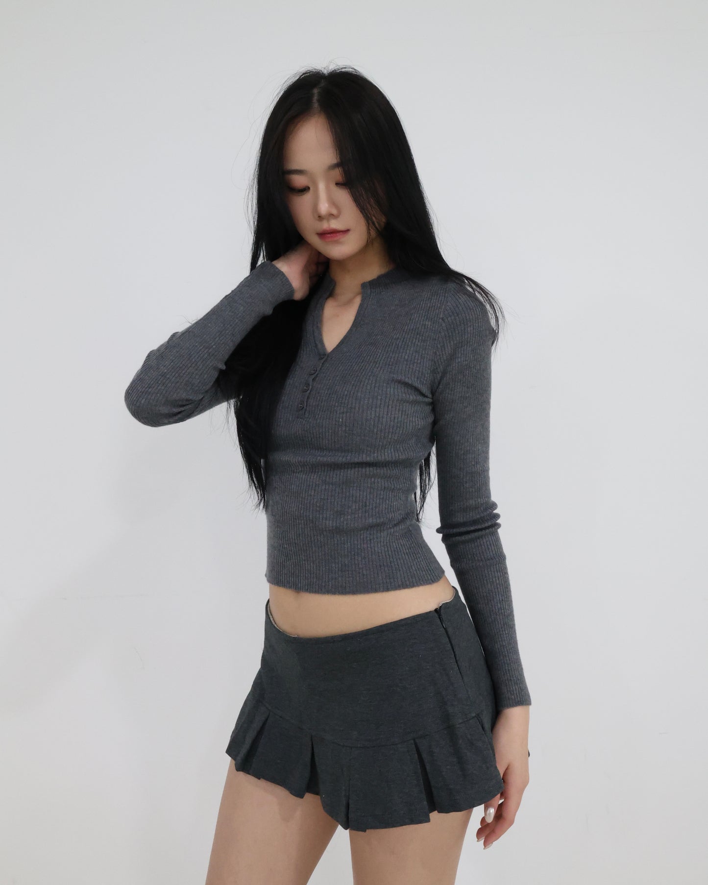 25018 - 小V領排扣長袖短版上衣