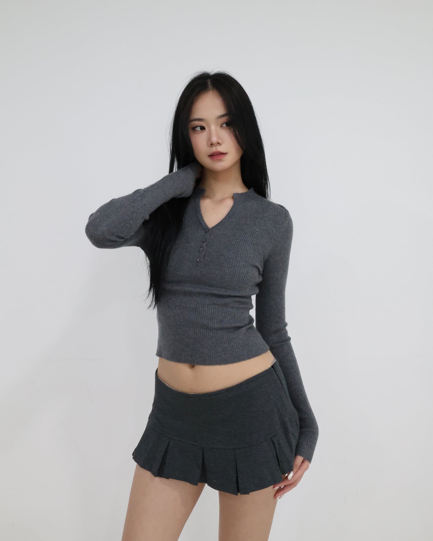 25018 - 小V領排扣長袖短版上衣
