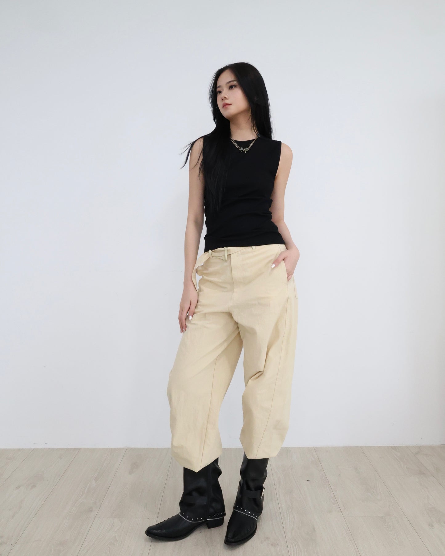 25054(3color) - 黑 小心機超遮手臂露背背心