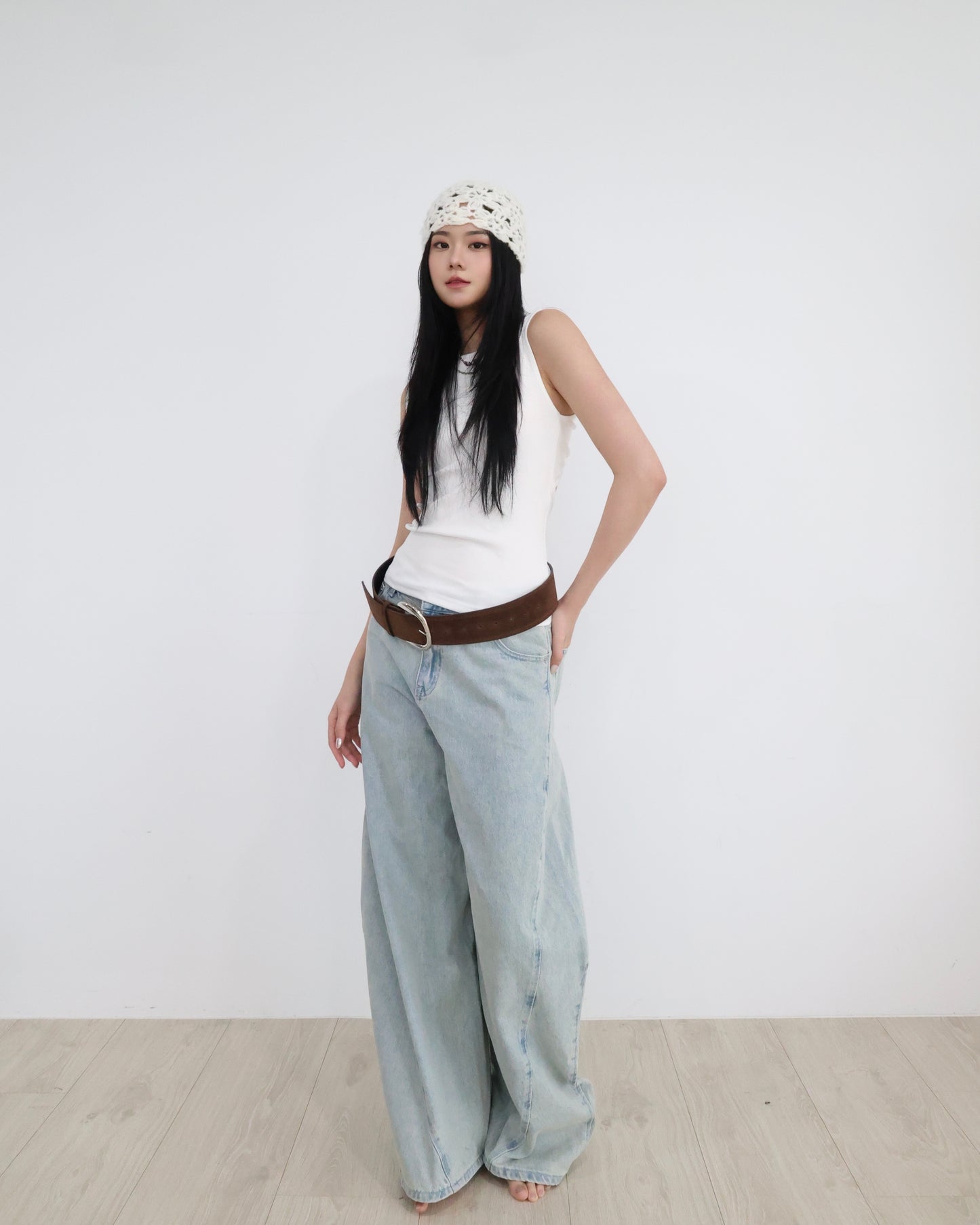 25054(3color) - 白 小心機超遮手臂露背背心 (不透)