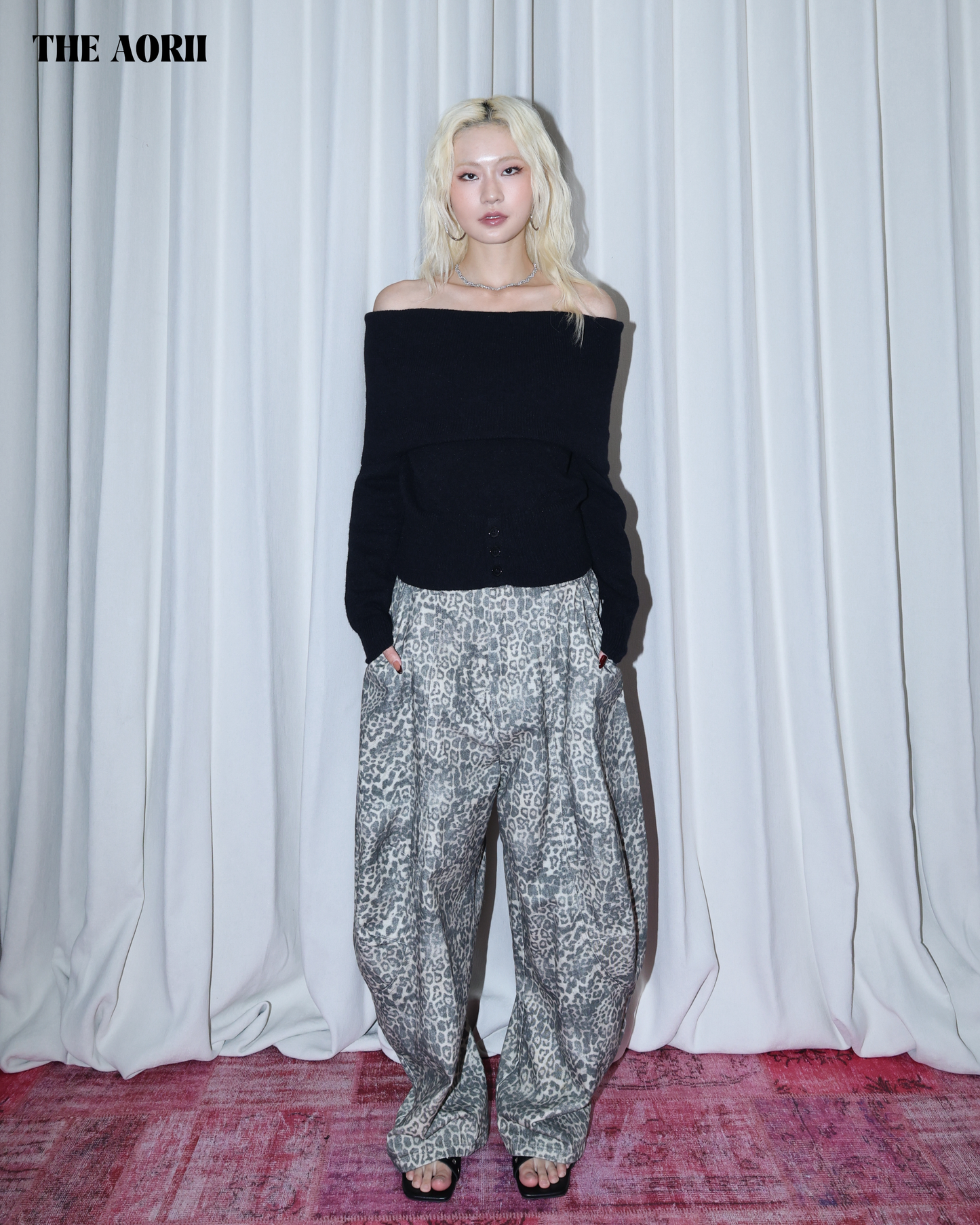 25280(2color) - 黑 一字領反折收腰長袖針織上衣