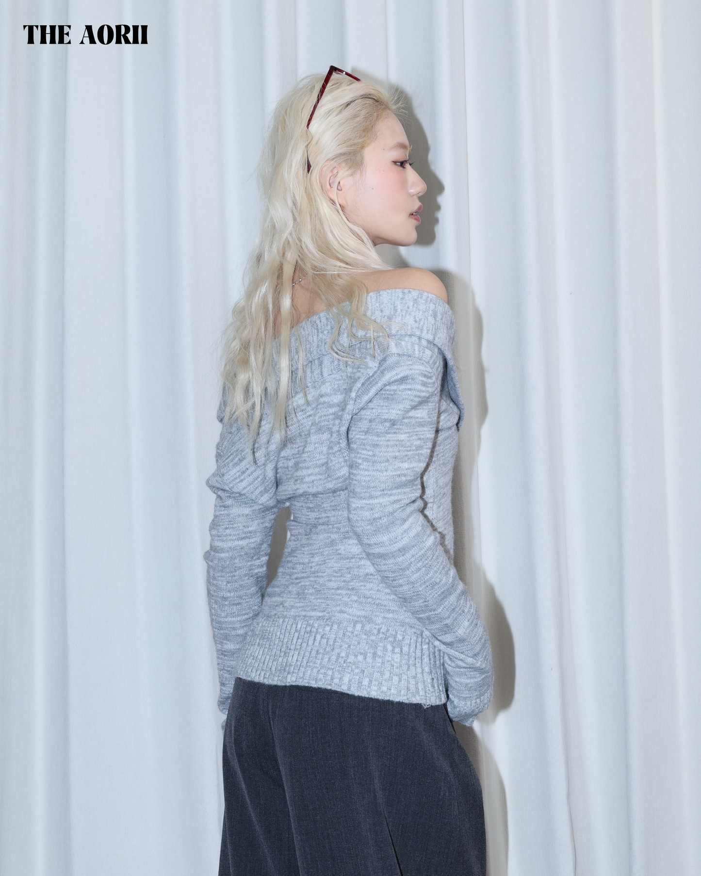 26028 - 復古V領鈕扣收腰上衣