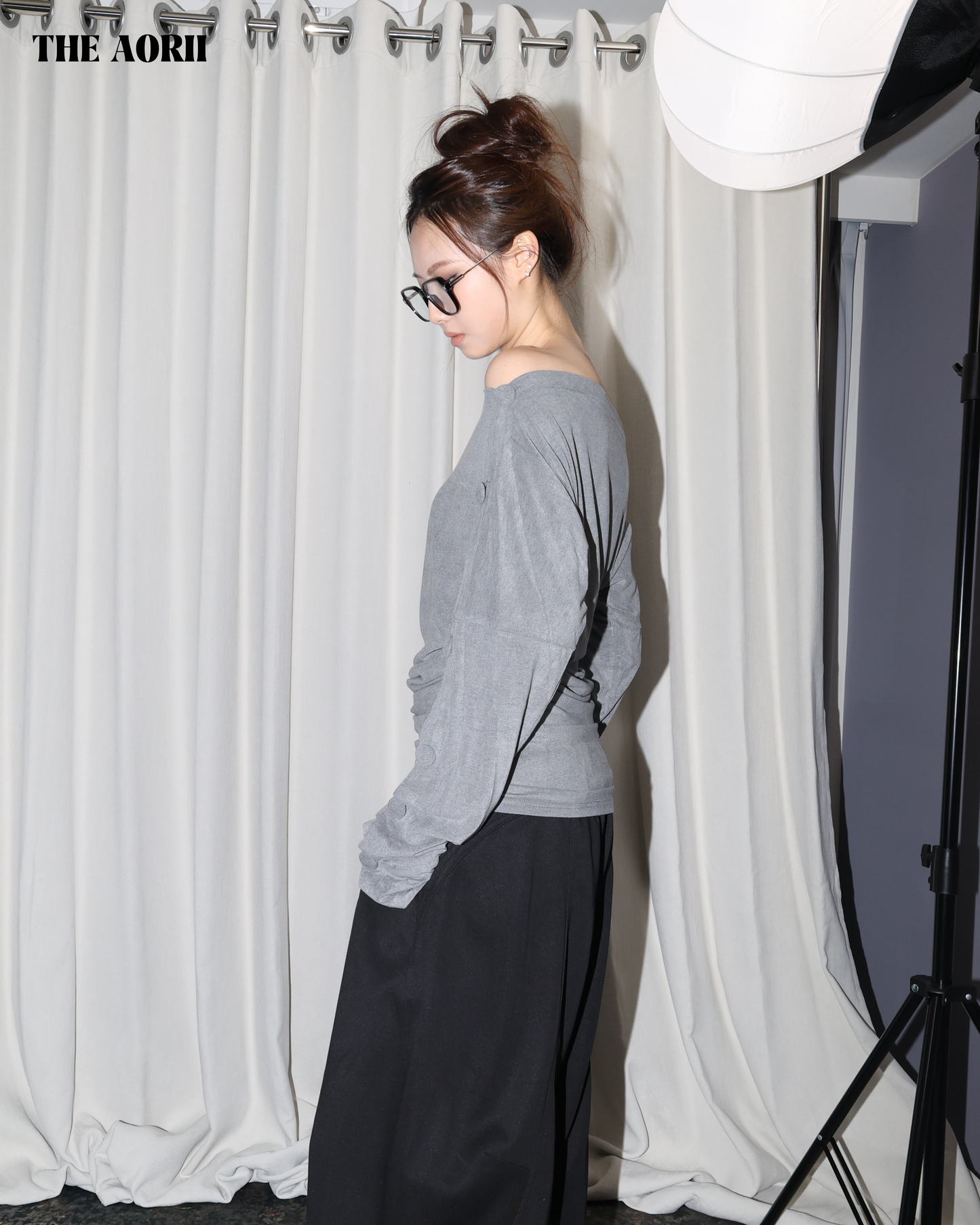 25225(2color) - 灰 排扣一字領斜肩長袖修身上衣