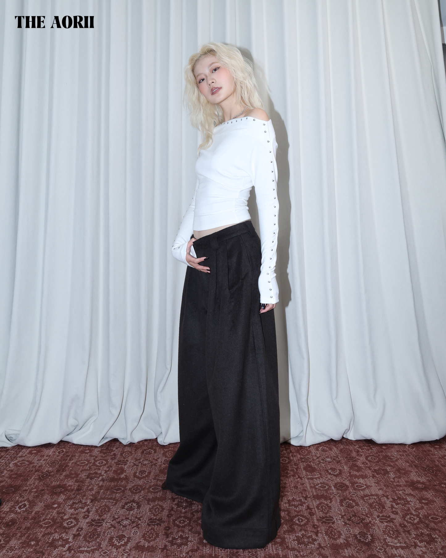 26025 (2color) - 白 鉚釘一字領修身長袖上衣