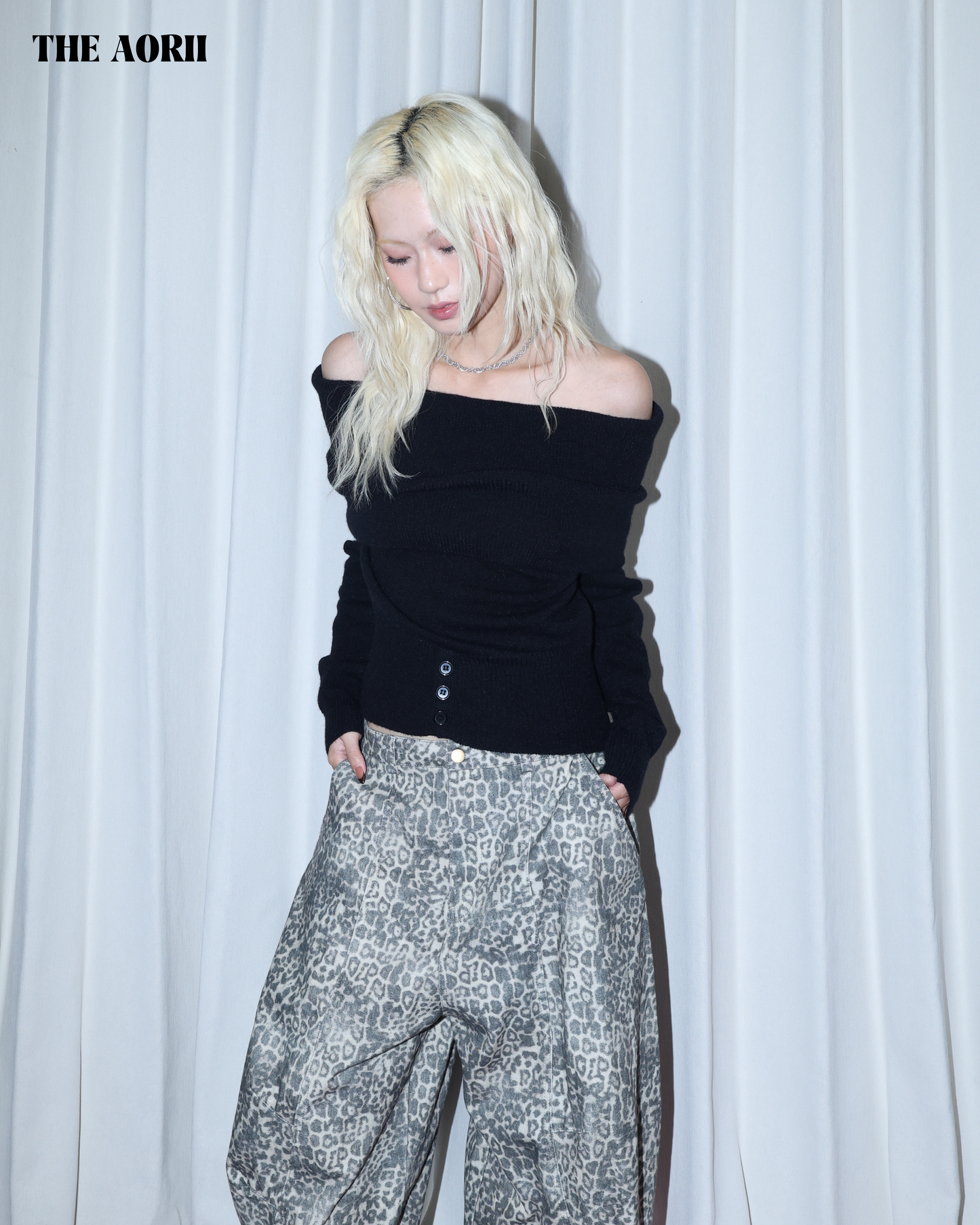 25280(2color) - 黑 一字領反折收腰長袖針織上衣