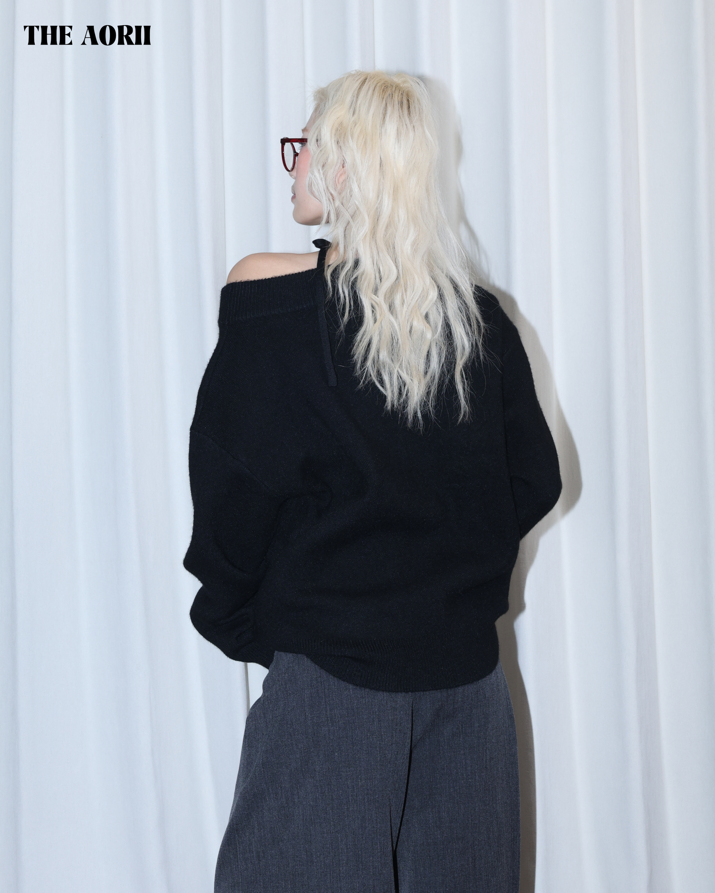 26016 (2color) - 黑 8%羊毛斜肩綁帶毛衣