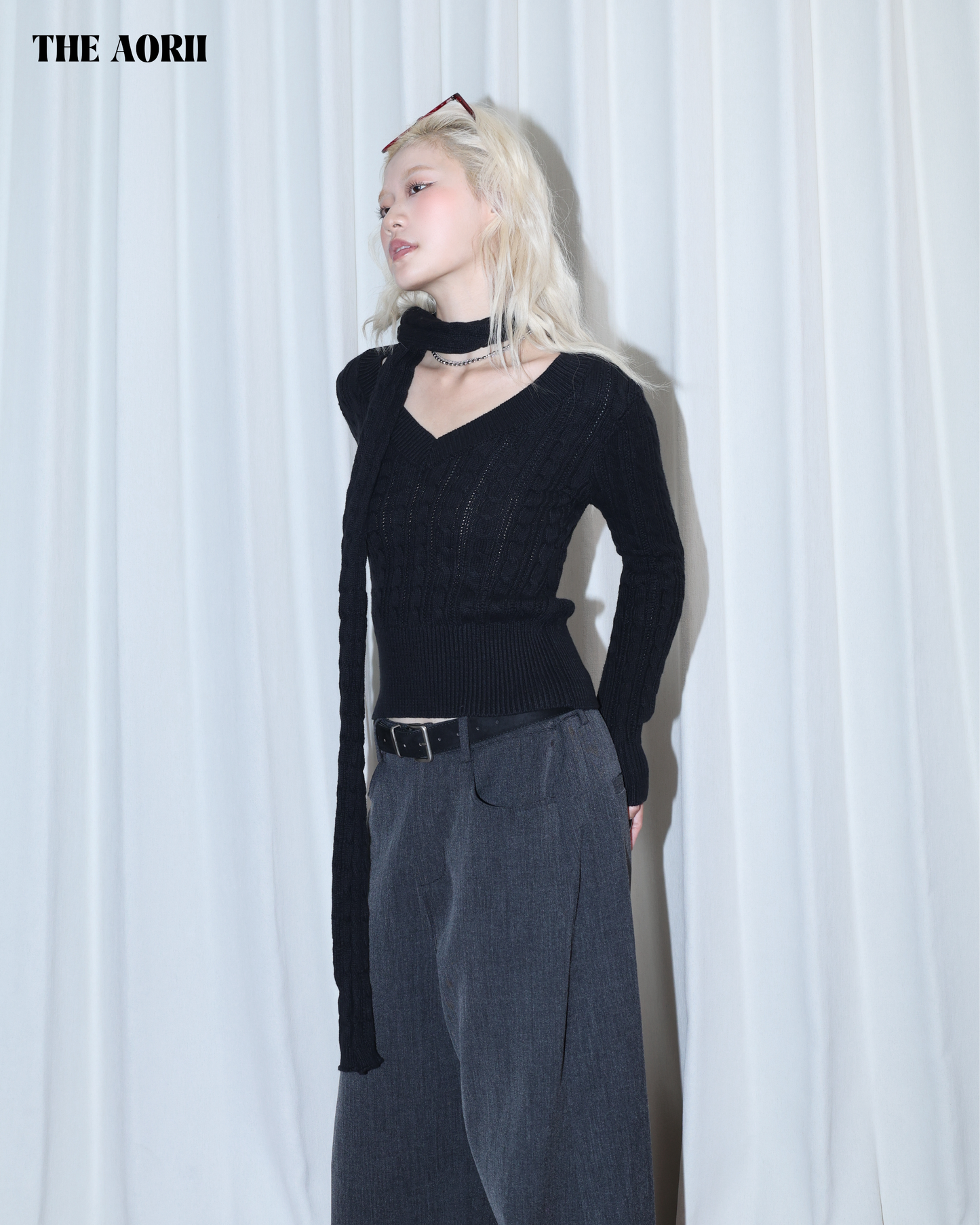 26012 (2color) - 黑 V領收腰針織長袖上衣+圍巾