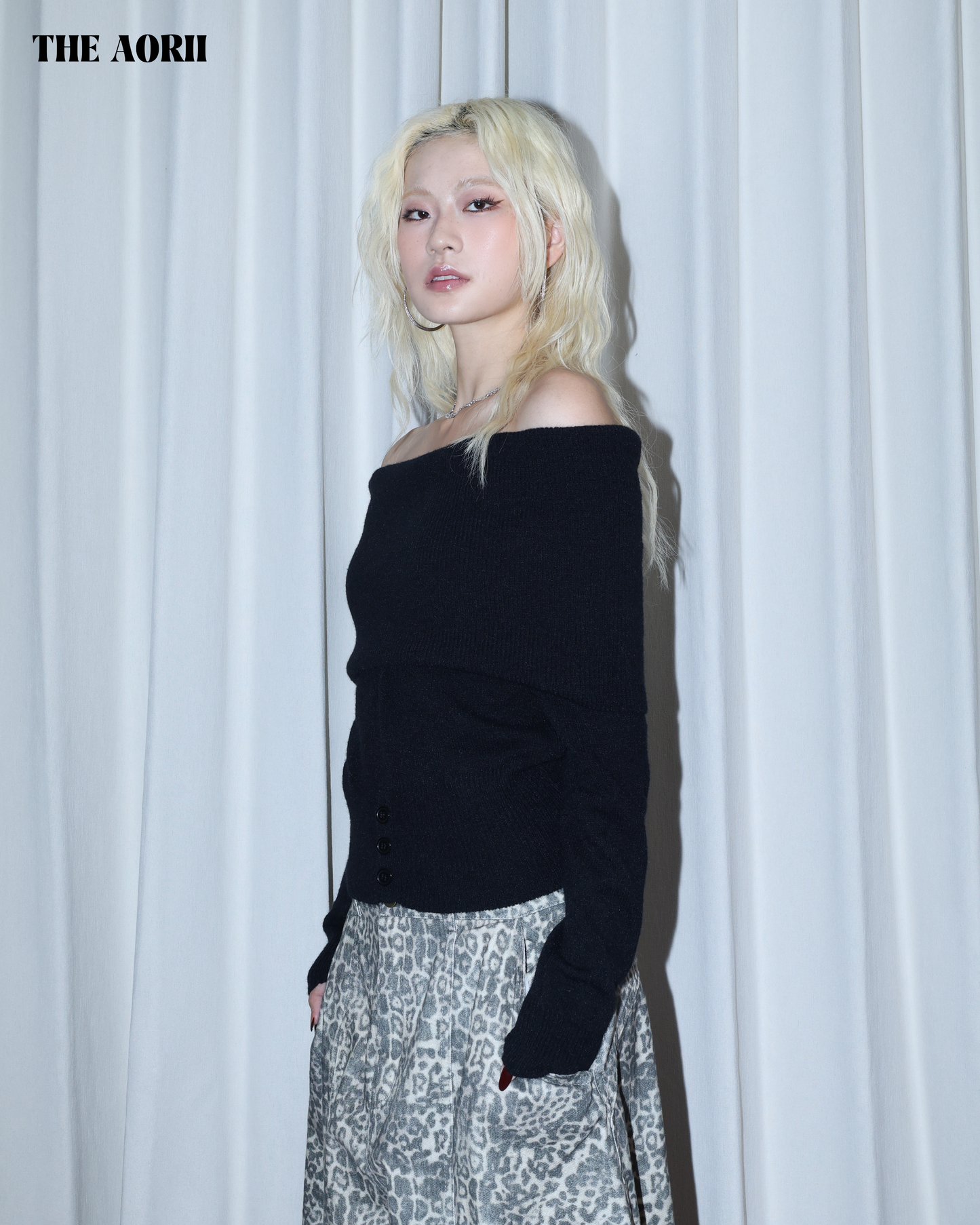 25280(2color) - 黑 一字領反折收腰長袖針織上衣