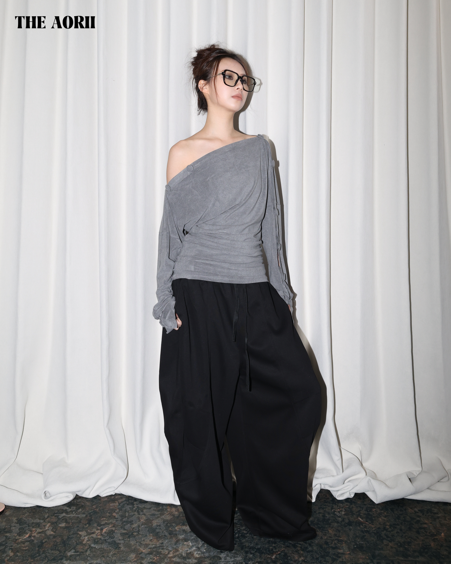 25225(2color) - 灰 排扣一字領斜肩長袖修身上衣