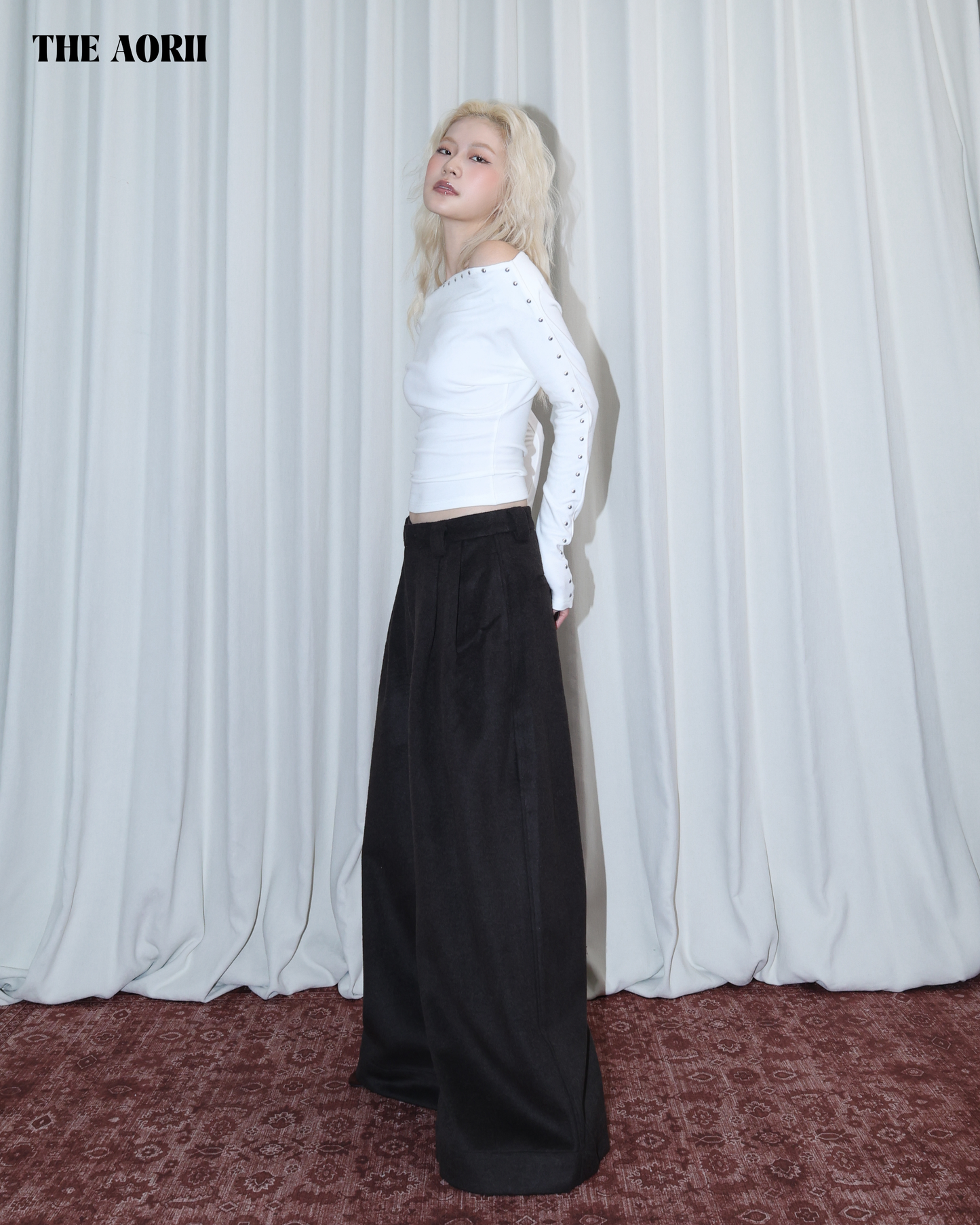 26025 (2color) - 白 鉚釘一字領修身長袖上衣