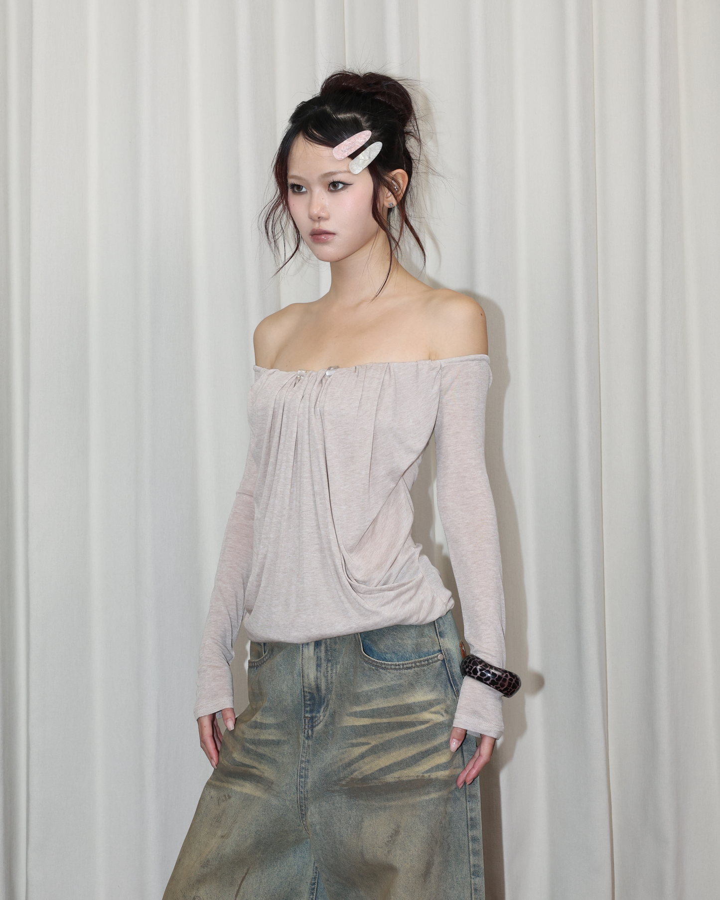 26065 - 一字領抓皺長袖上衣