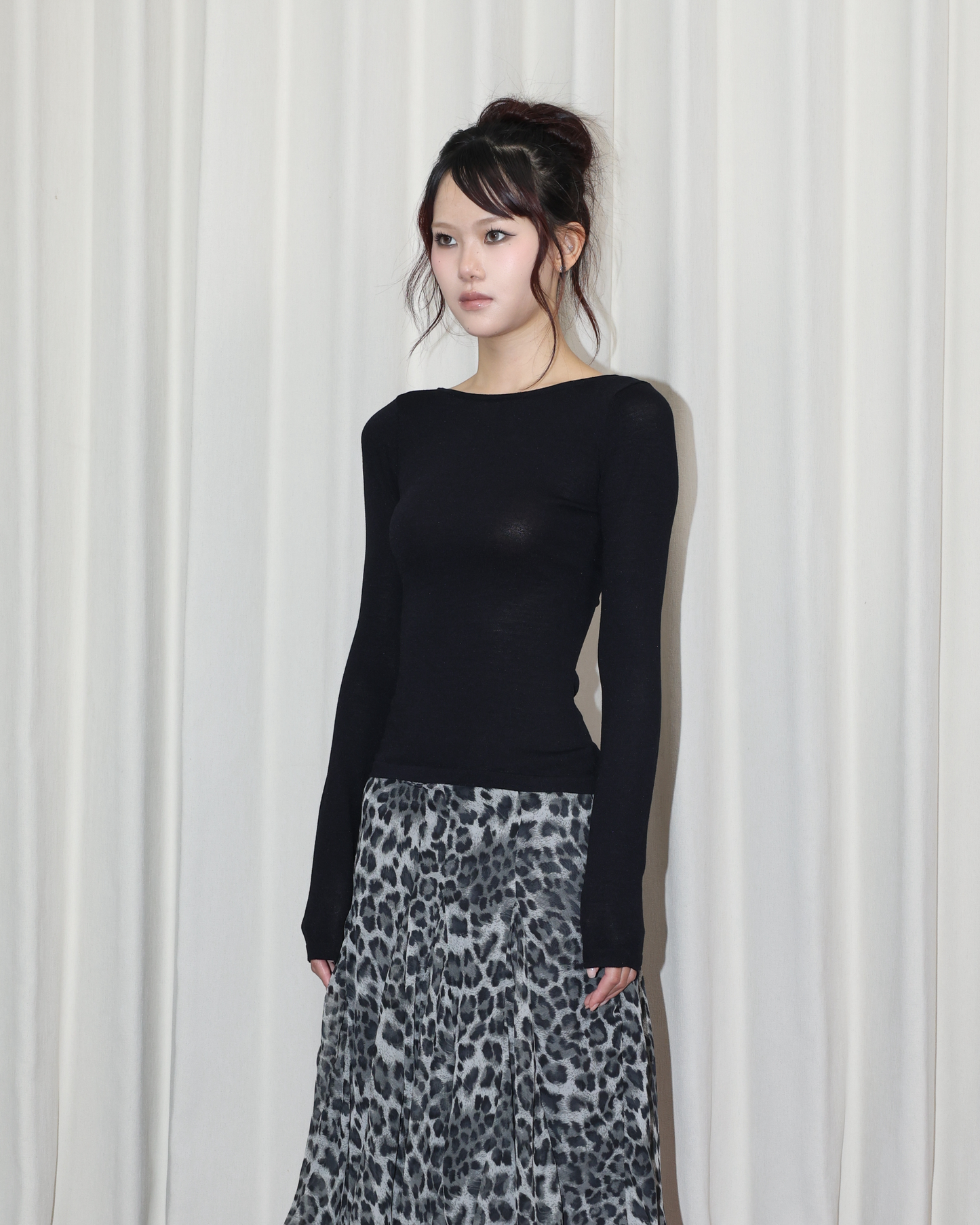 26043(2color) - 黑 露背長袖修身上衣