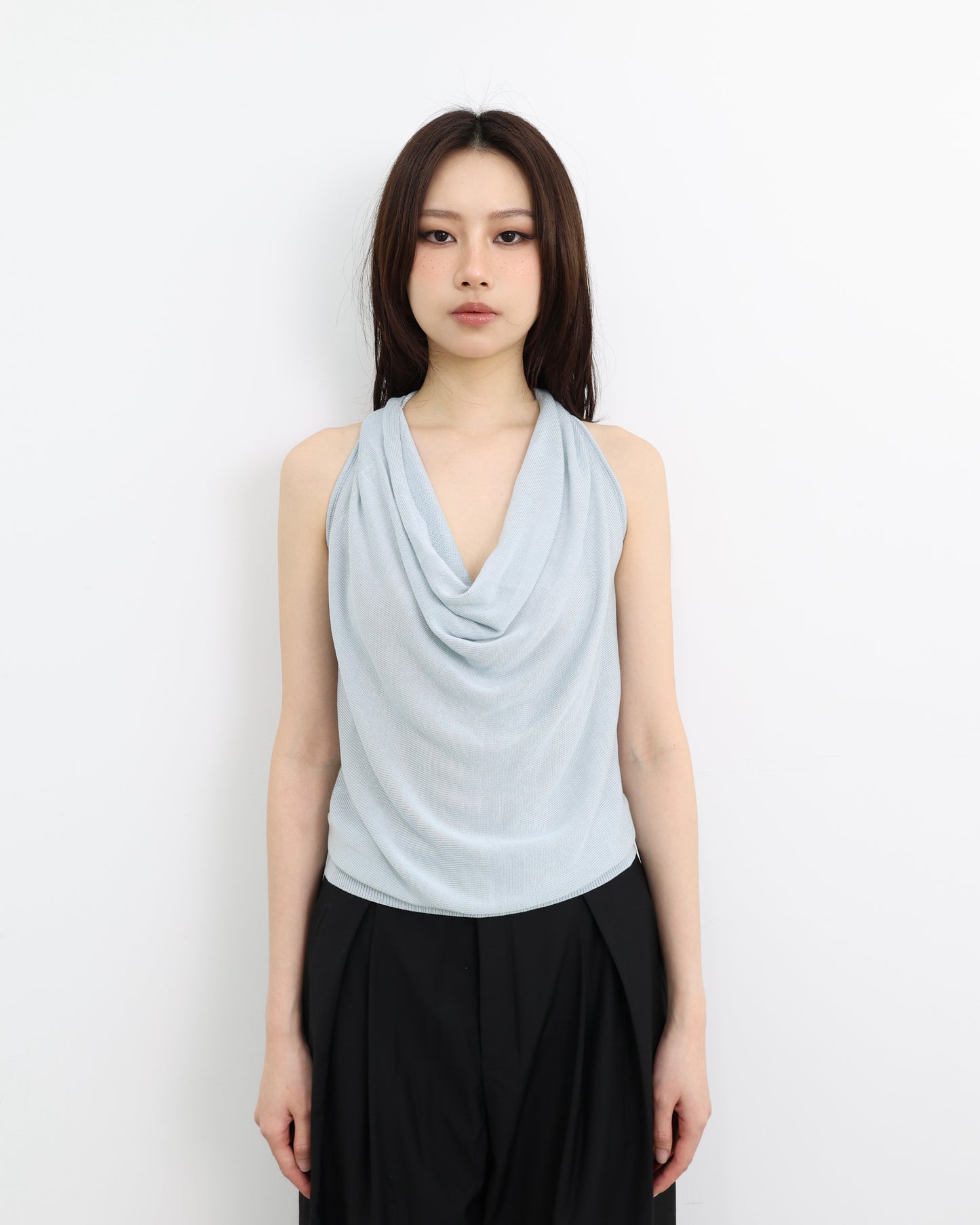 25081(4color) - 藍 蕩領露背針織上衣