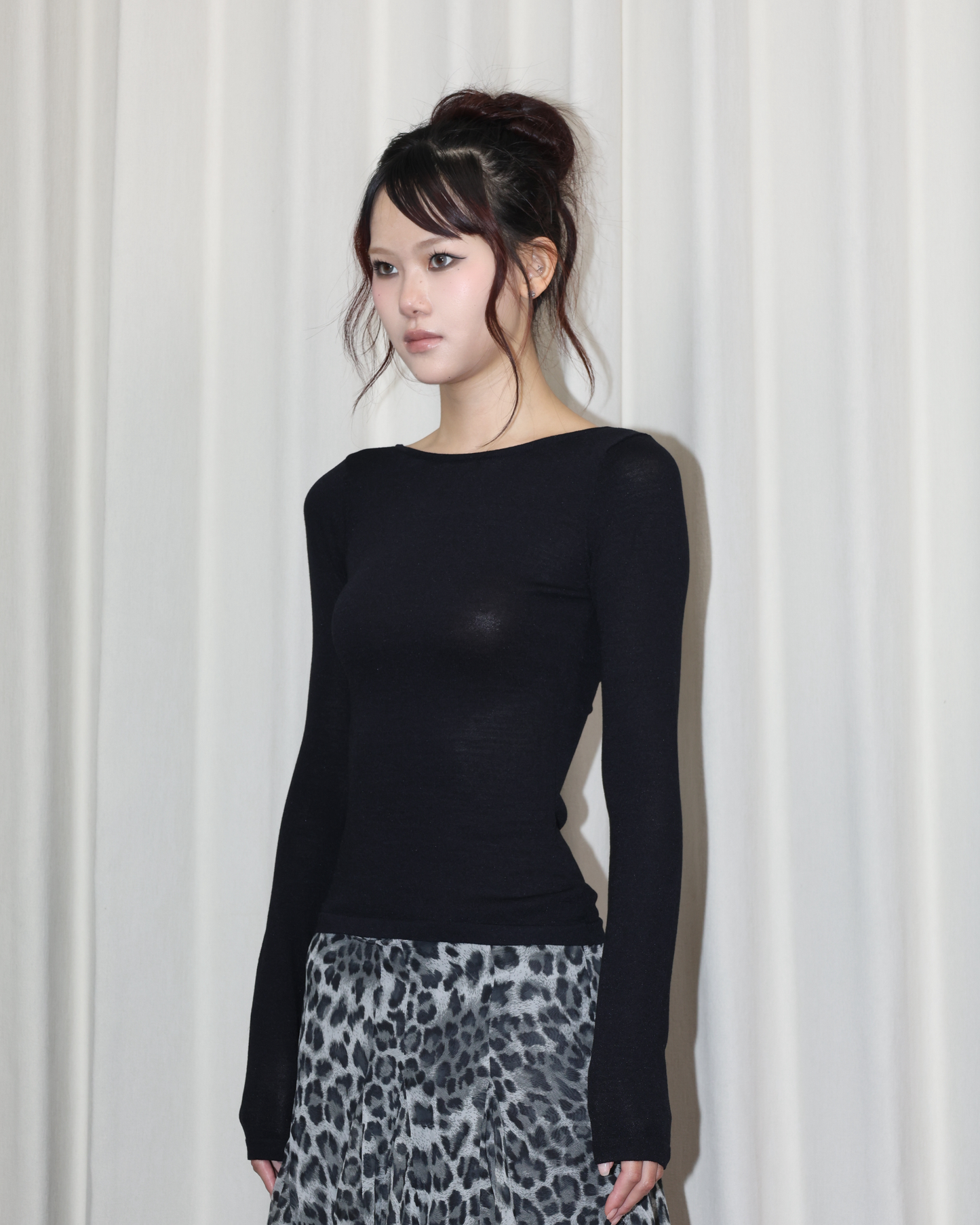 26043(2color) - 黑 露背長袖修身上衣