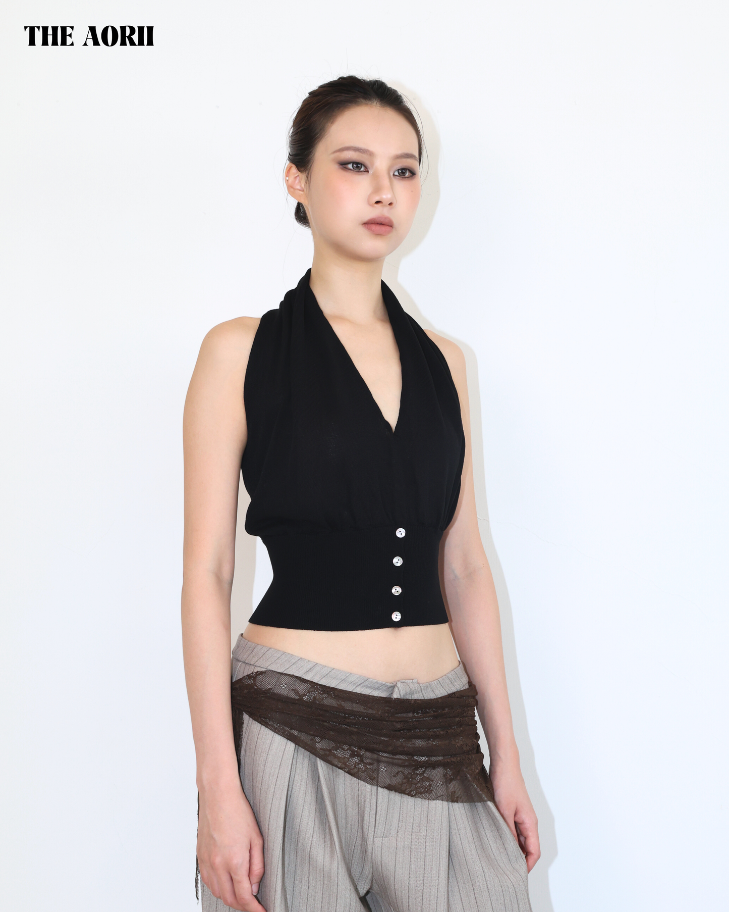 25258 - 繞脖V領假排扣露背收腰上衣