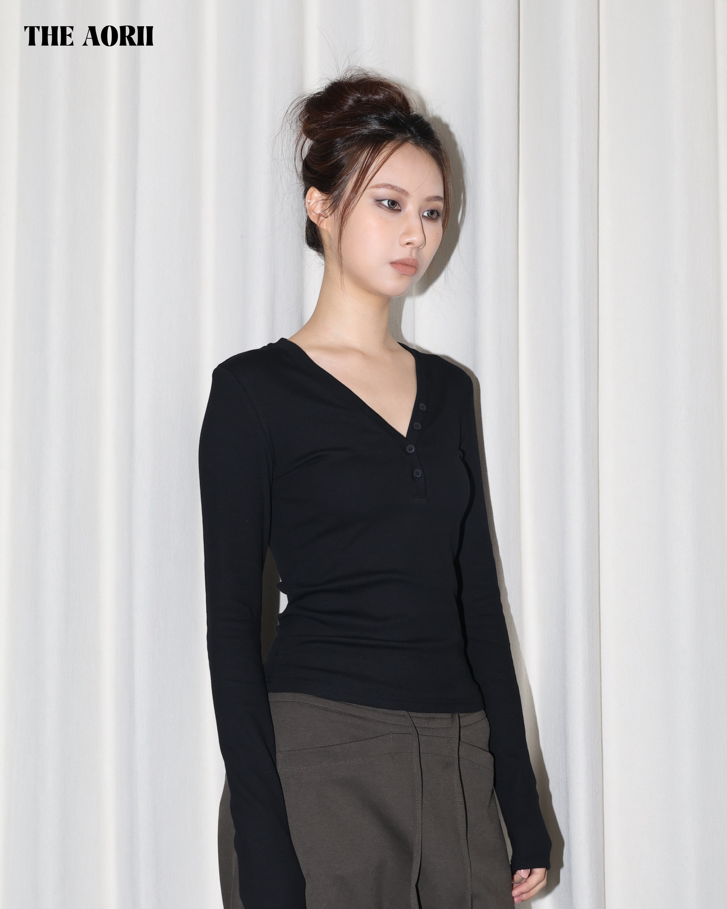 25240(2color) - 黑 V領排扣長袖修身上衣