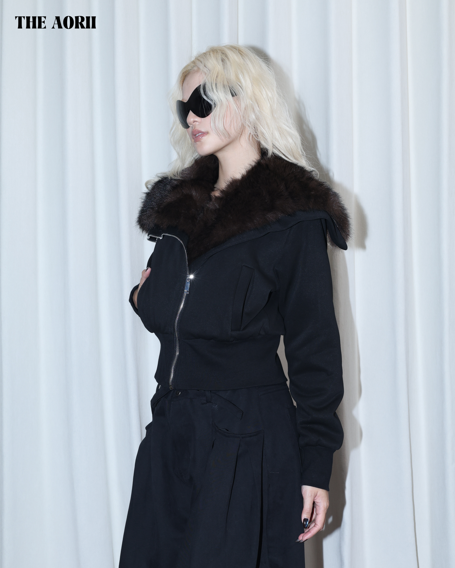 26007 - 毛毛翻領短版收腰外套