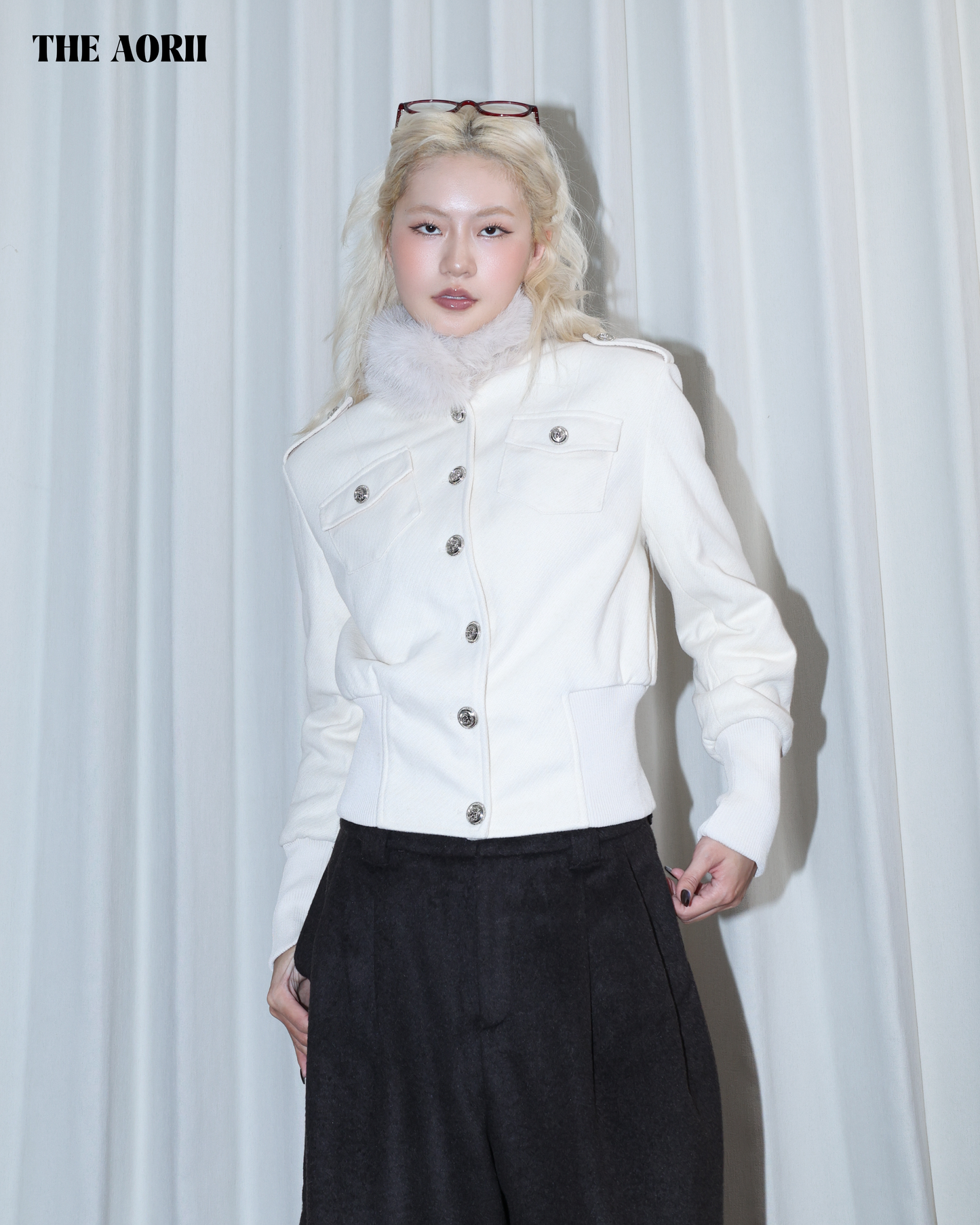 26022 - 毛毛立領正肩排扣收腰外套