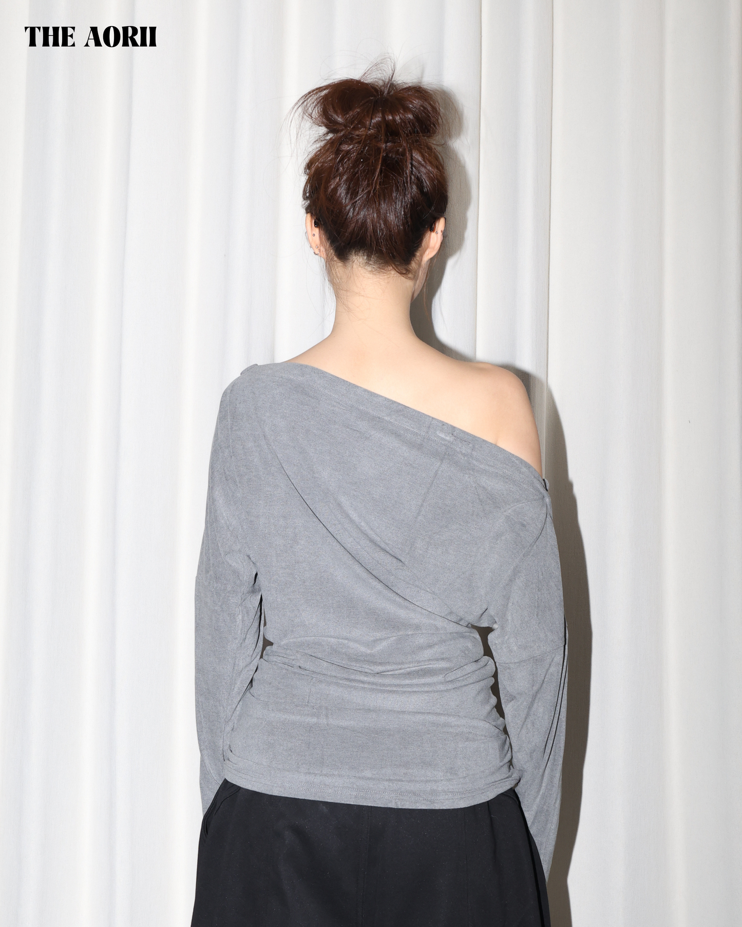 25225(2color) - 灰 排扣一字領斜肩長袖修身上衣