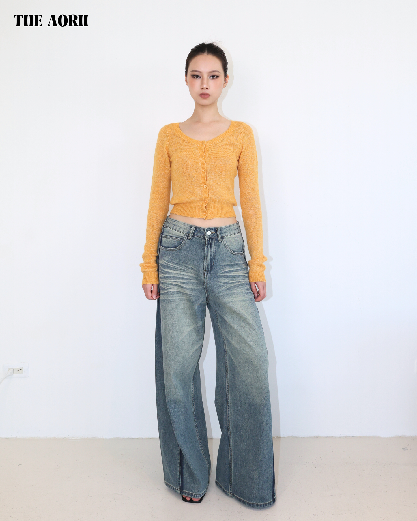 25255 - 中腰寬直筒落地牛仔褲