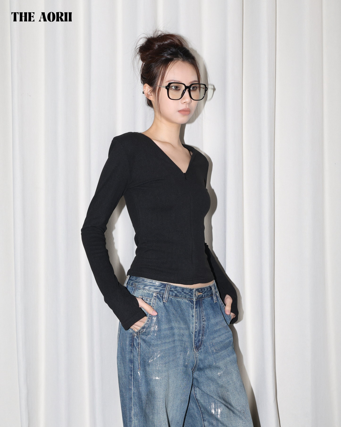 25269(2color) - 黑 V領拉鍊長袖修身上衣(有墊肩)