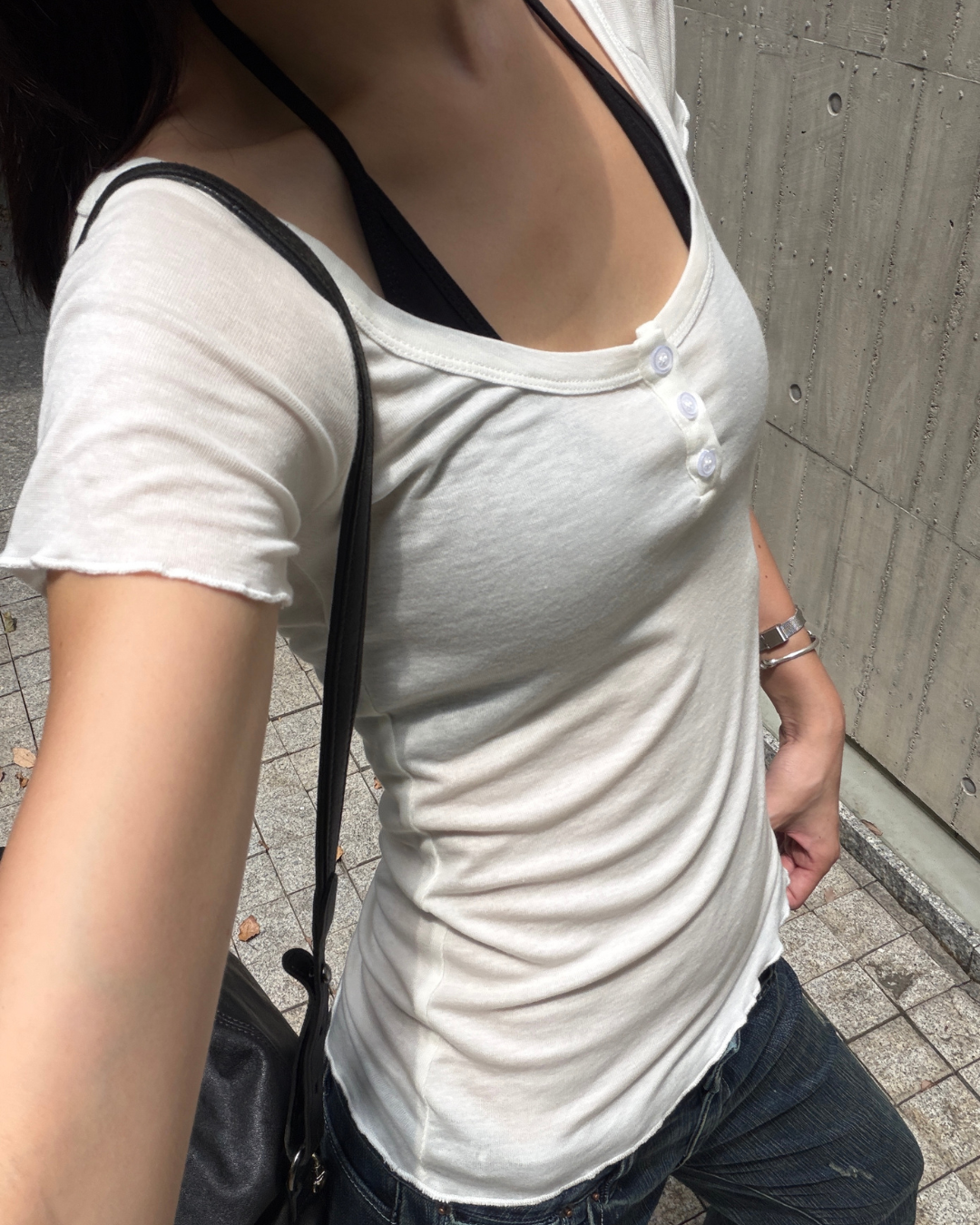 26108(2color) - 白 木耳邊排扣半透收腰短袖上衣