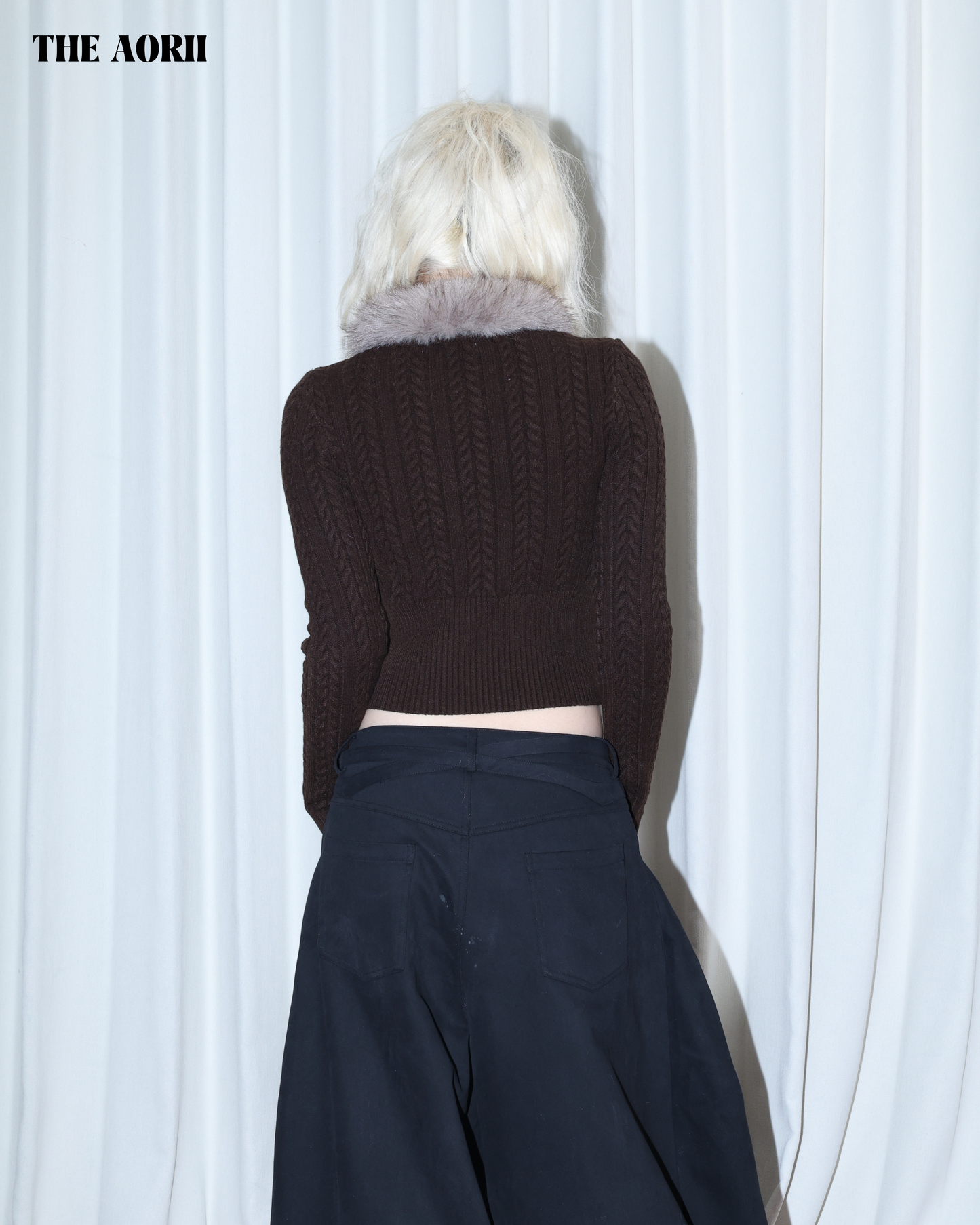 26002(2color) - 棕 毛毛針織排扣收腰長袖上衣(毛毛可拆)