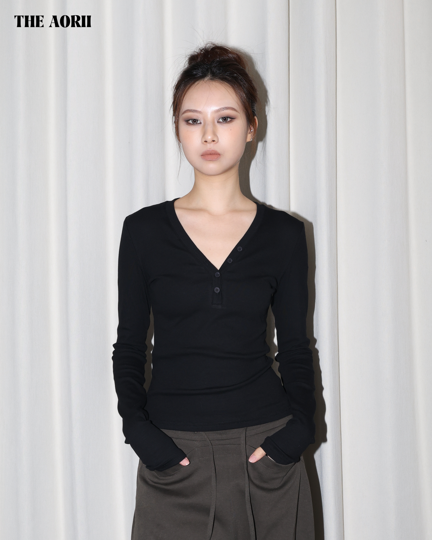 25240(2color) - 黑 V領排扣長袖修身上衣