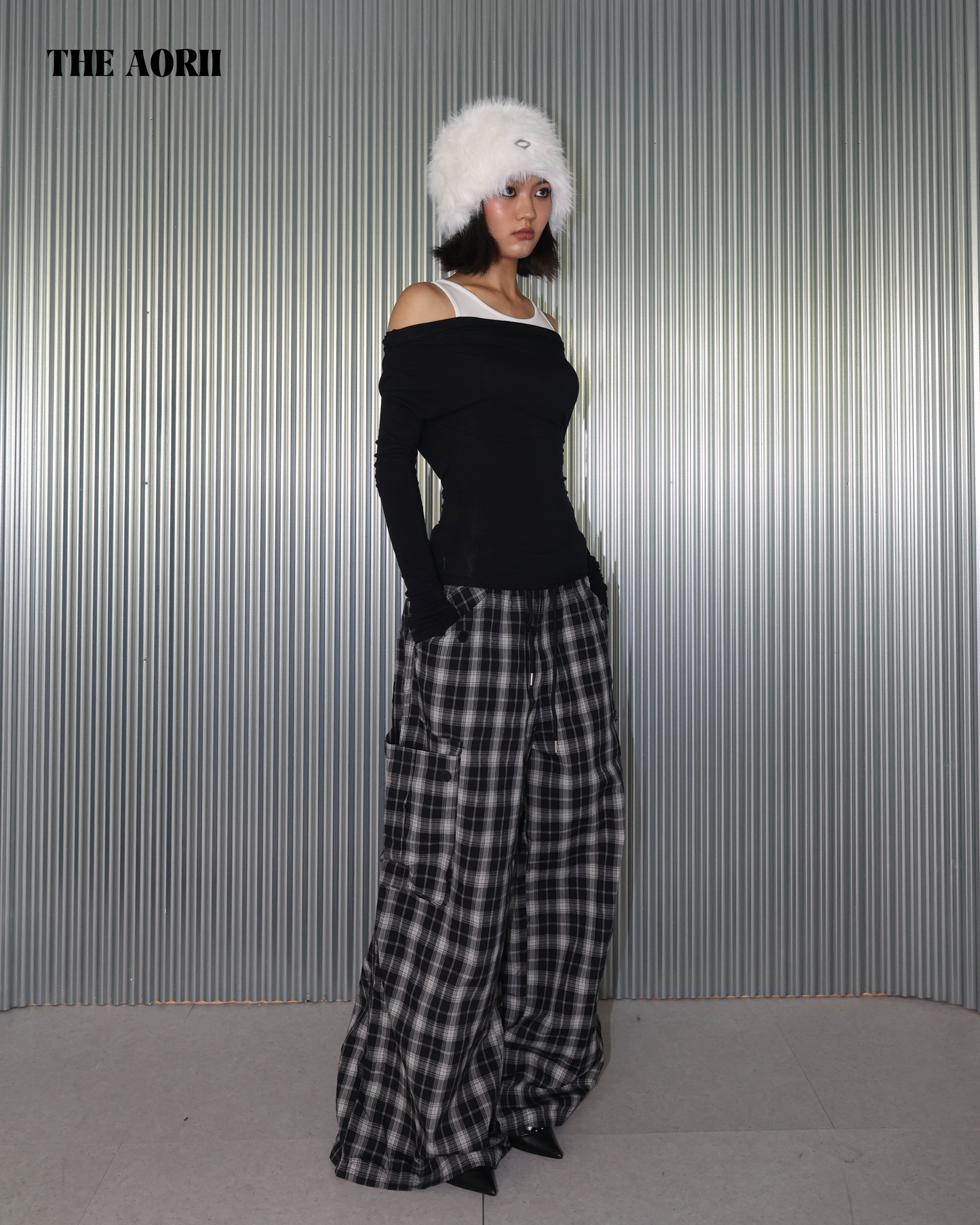 20223(2color) - 黑 一字領長袖背心兩件套