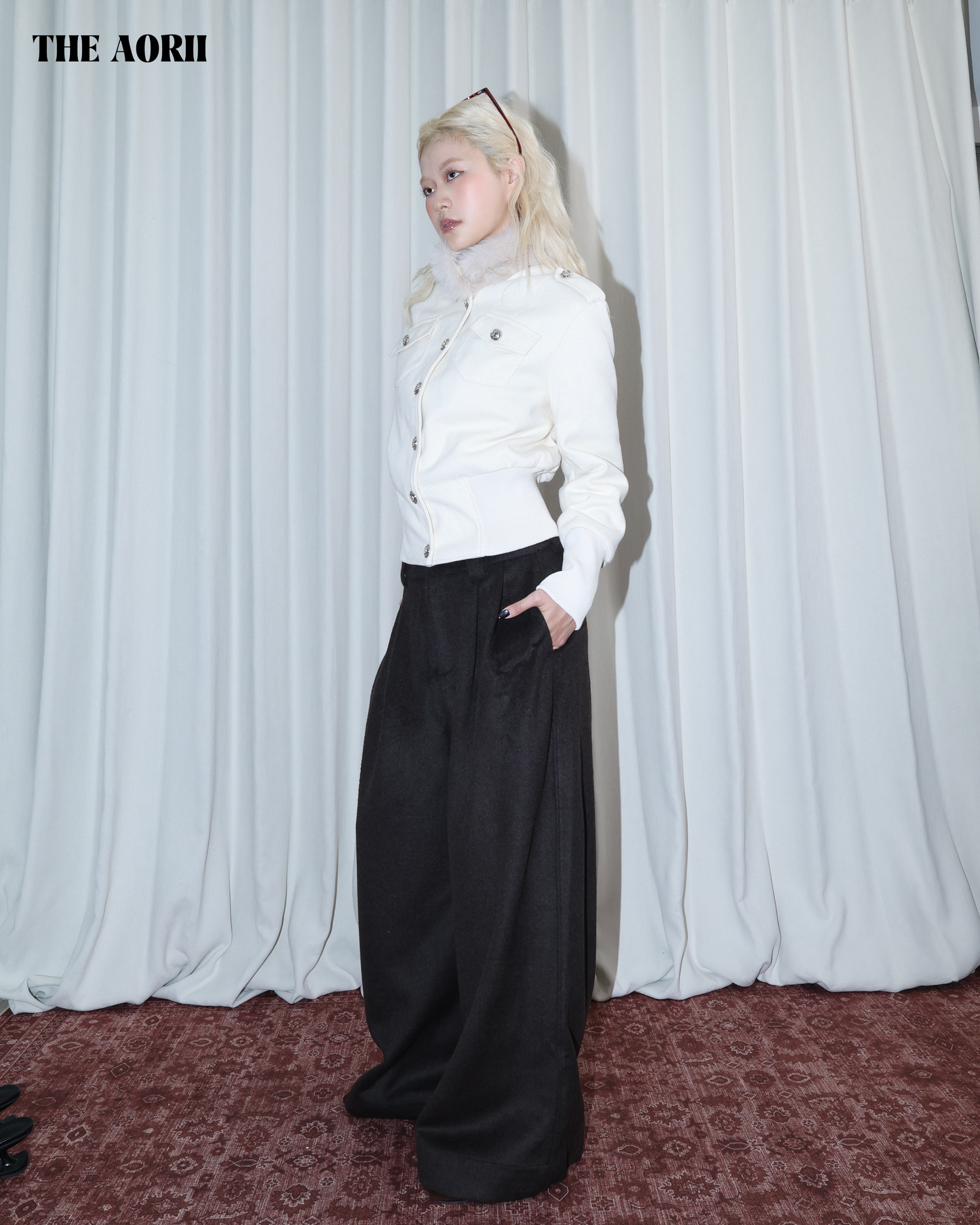 26022 - 毛毛立領正肩排扣收腰外套