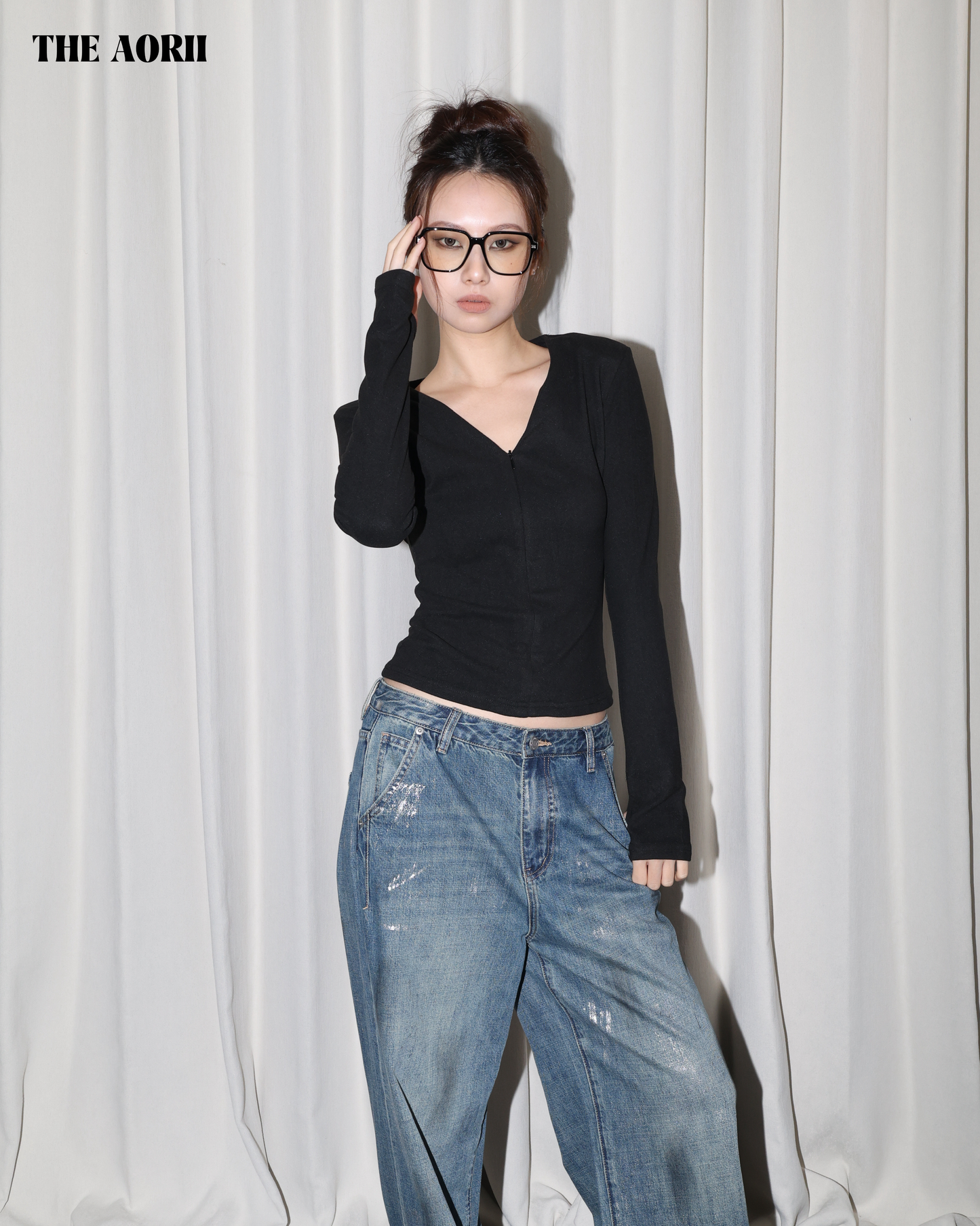 25269(2color) - 黑 V領拉鍊長袖修身上衣(有墊肩)