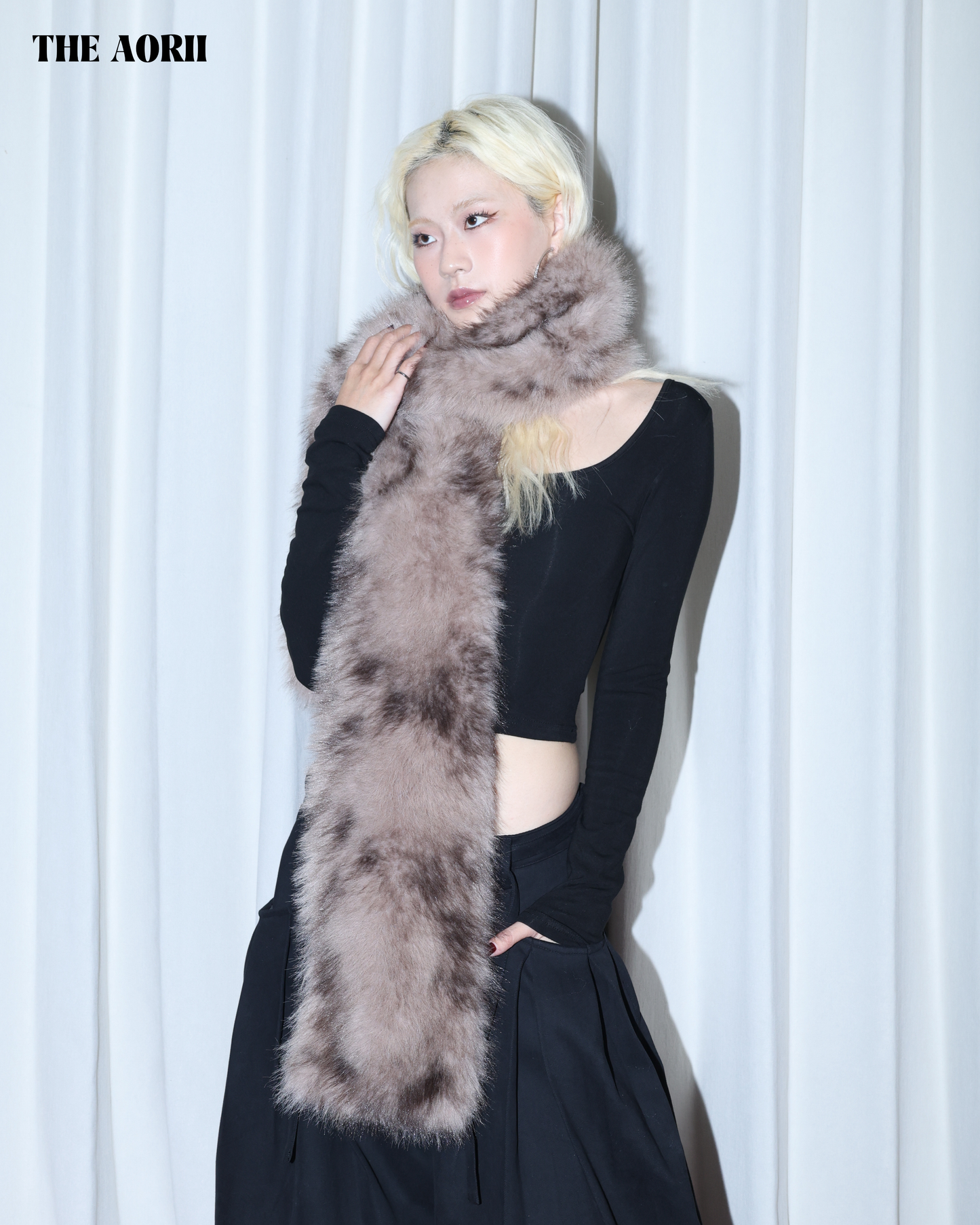 25277(4color) -  黑 方領修上刷毛長袖上衣（薄款）