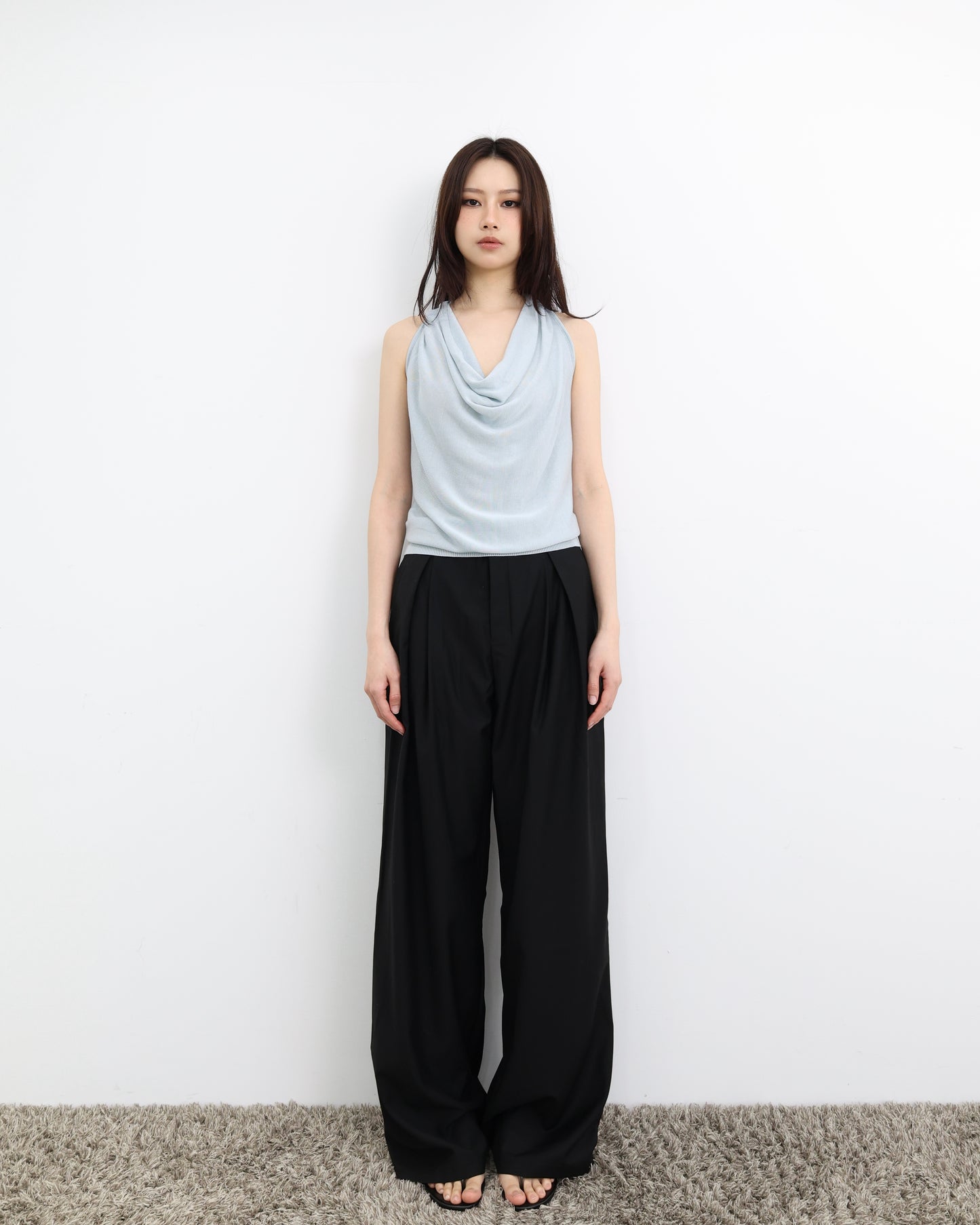 25081(4color) - 藍 蕩領露背針織上衣