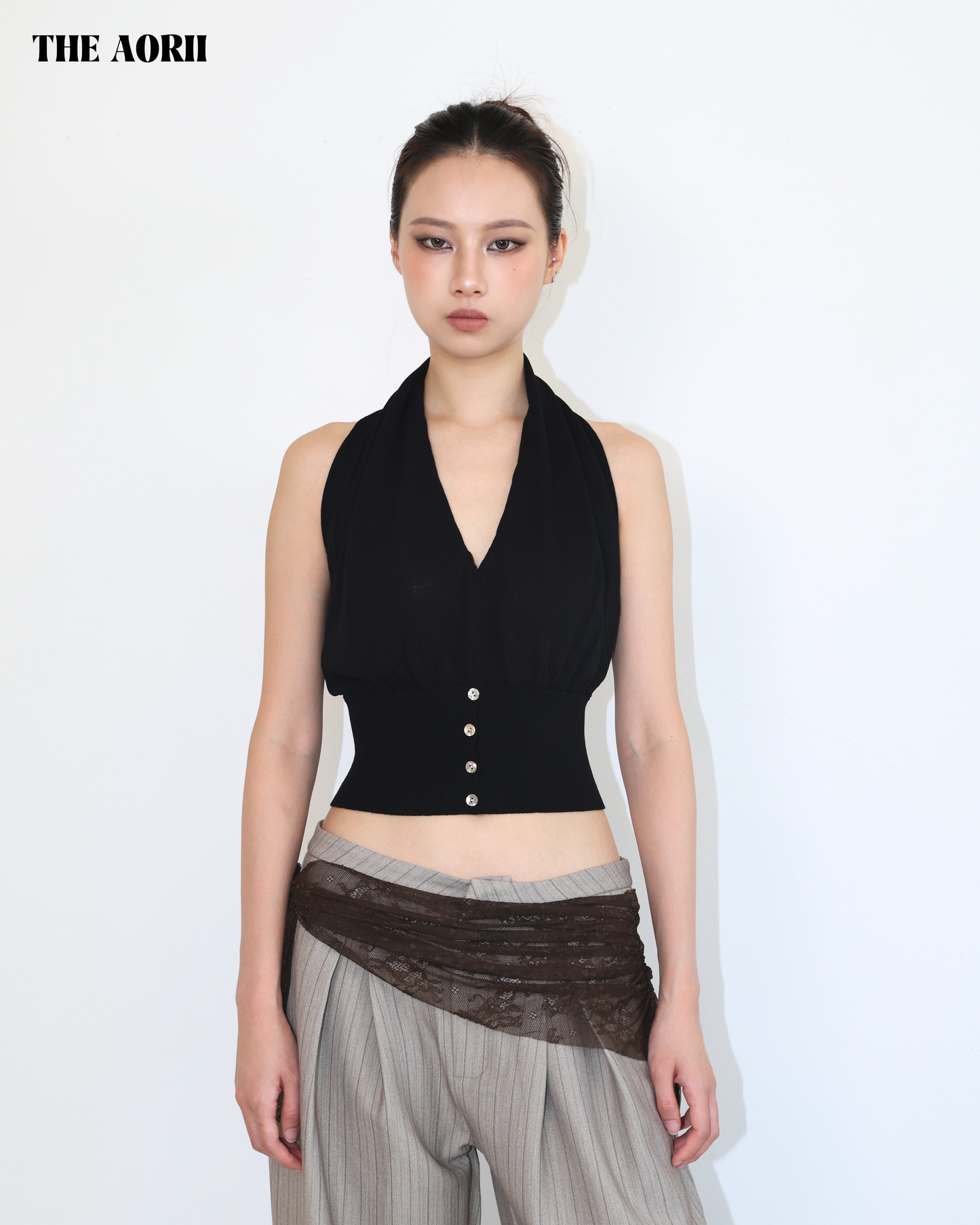 25258 - 繞脖V領假排扣露背收腰上衣