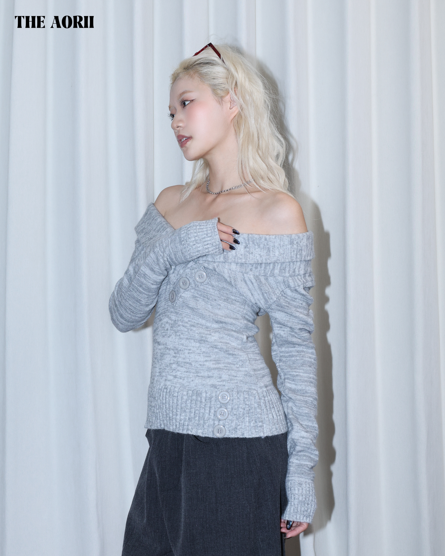 26028 - 復古V領鈕扣收腰上衣