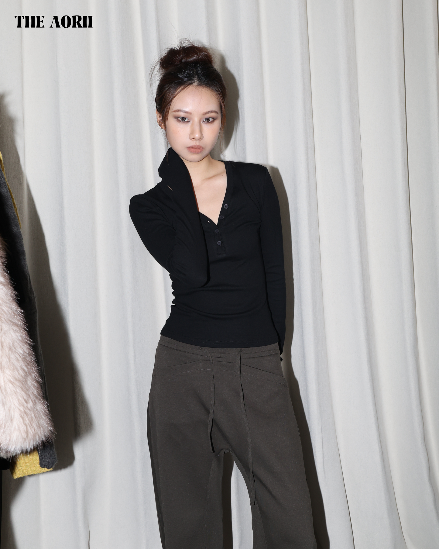 25240(2color) - 黑 V領排扣長袖修身上衣