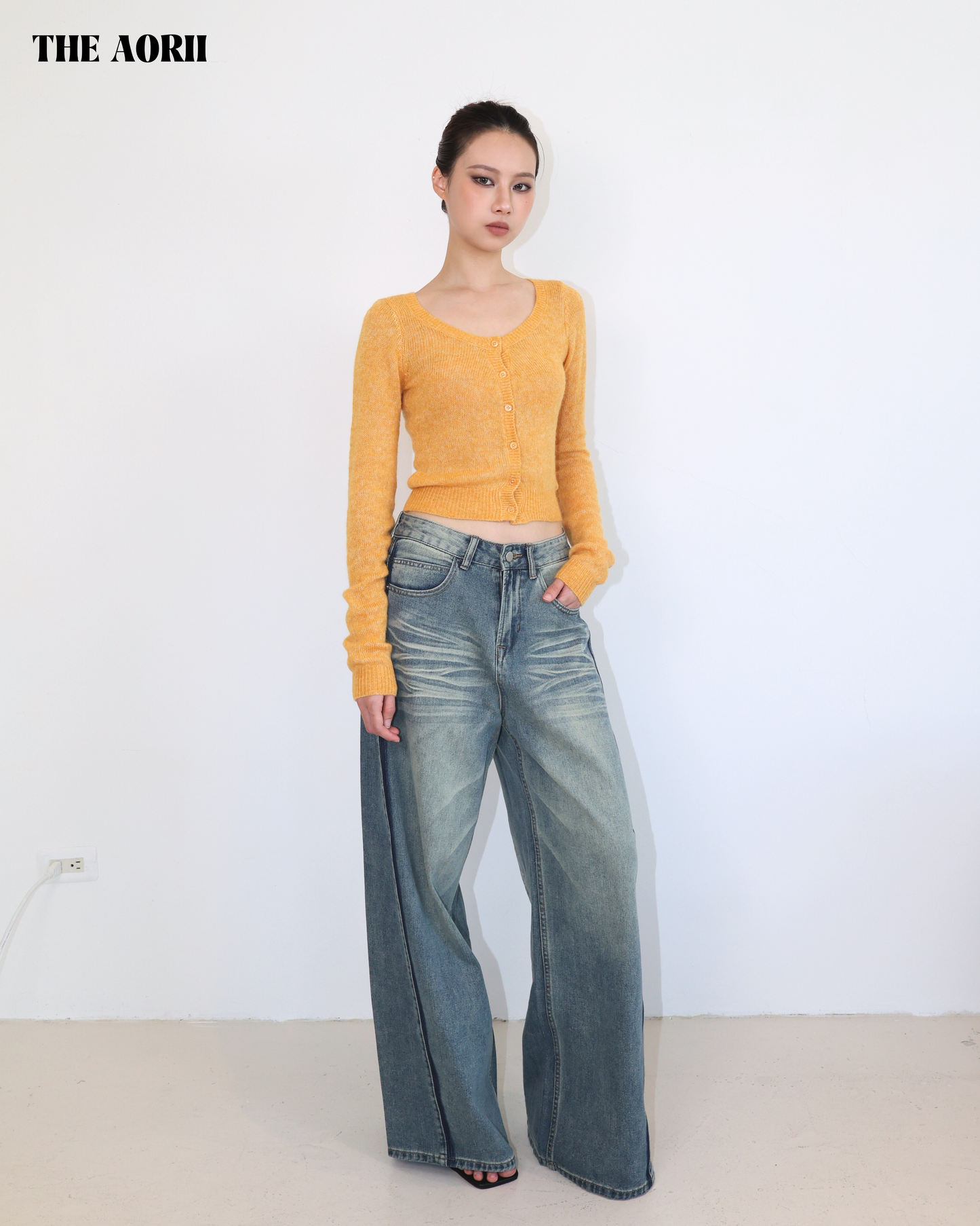 25255 - 中腰寬直筒落地牛仔褲