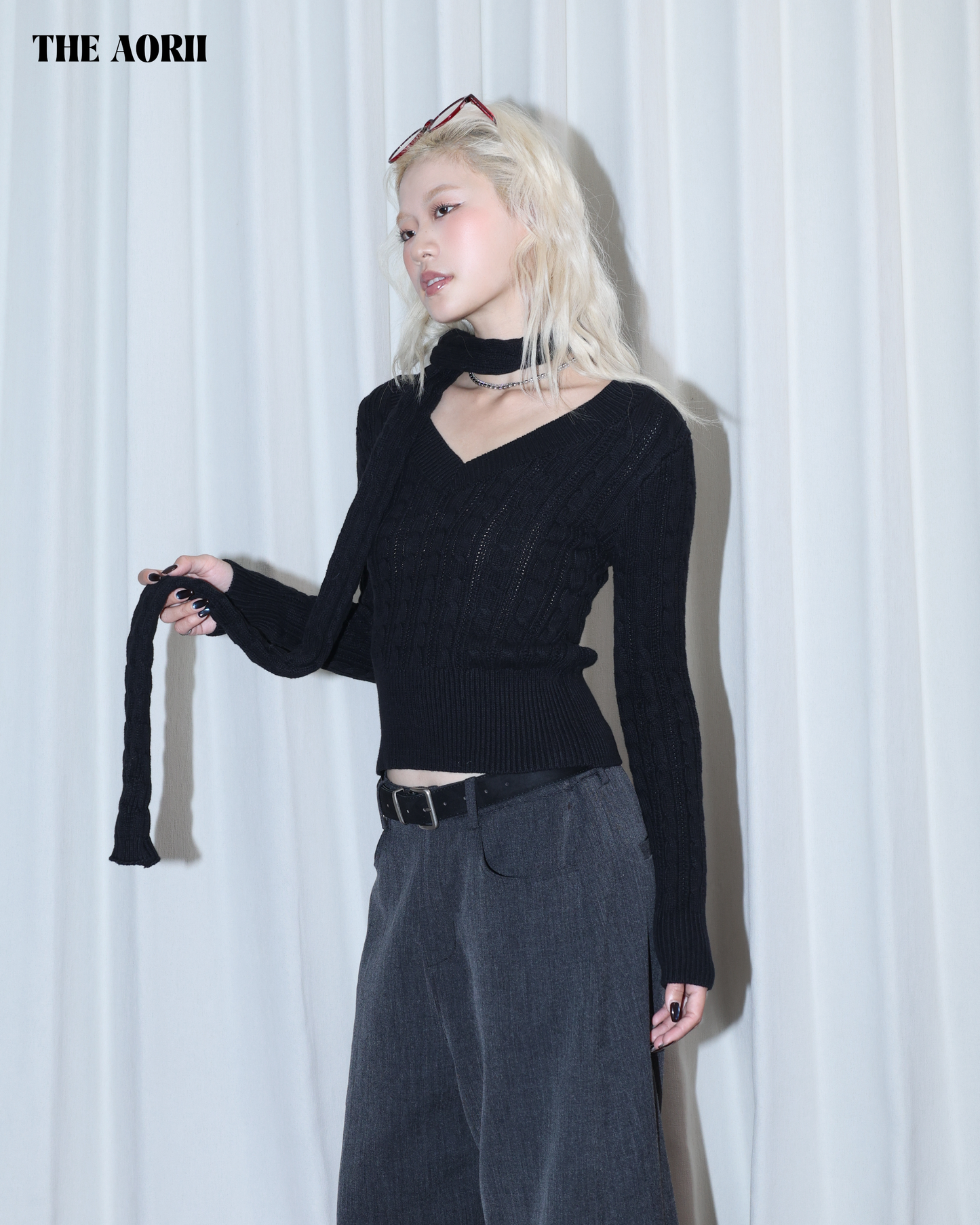 26012 (2color) - 黑 V領收腰針織長袖上衣+圍巾