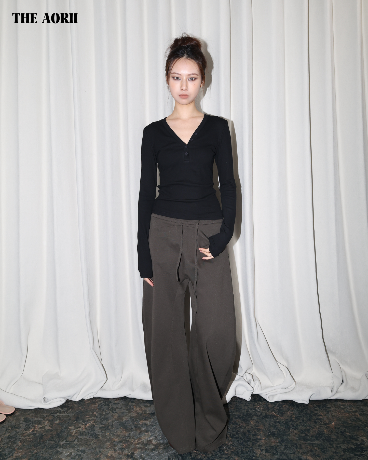 25240(2color) - 黑 V領排扣長袖修身上衣