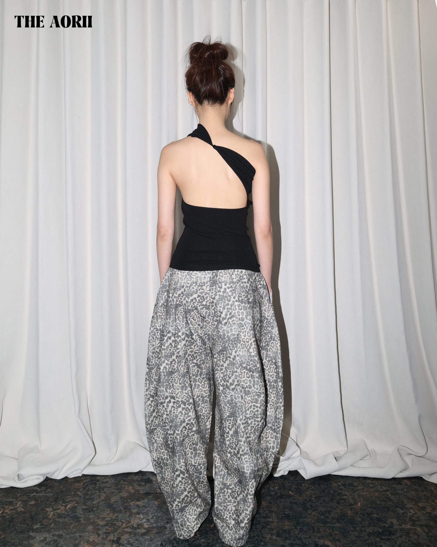 25227 - 斜肩露背背心