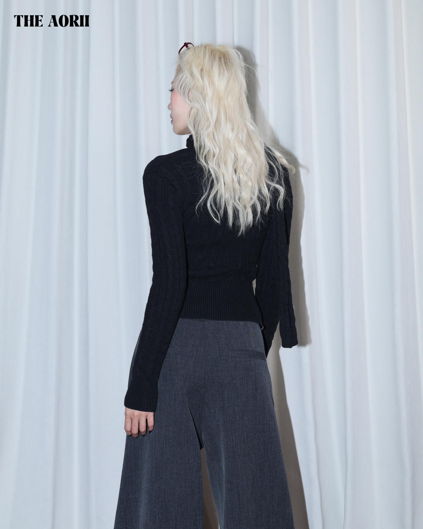 26012 (2color) - 黑 V領收腰針織長袖上衣+圍巾