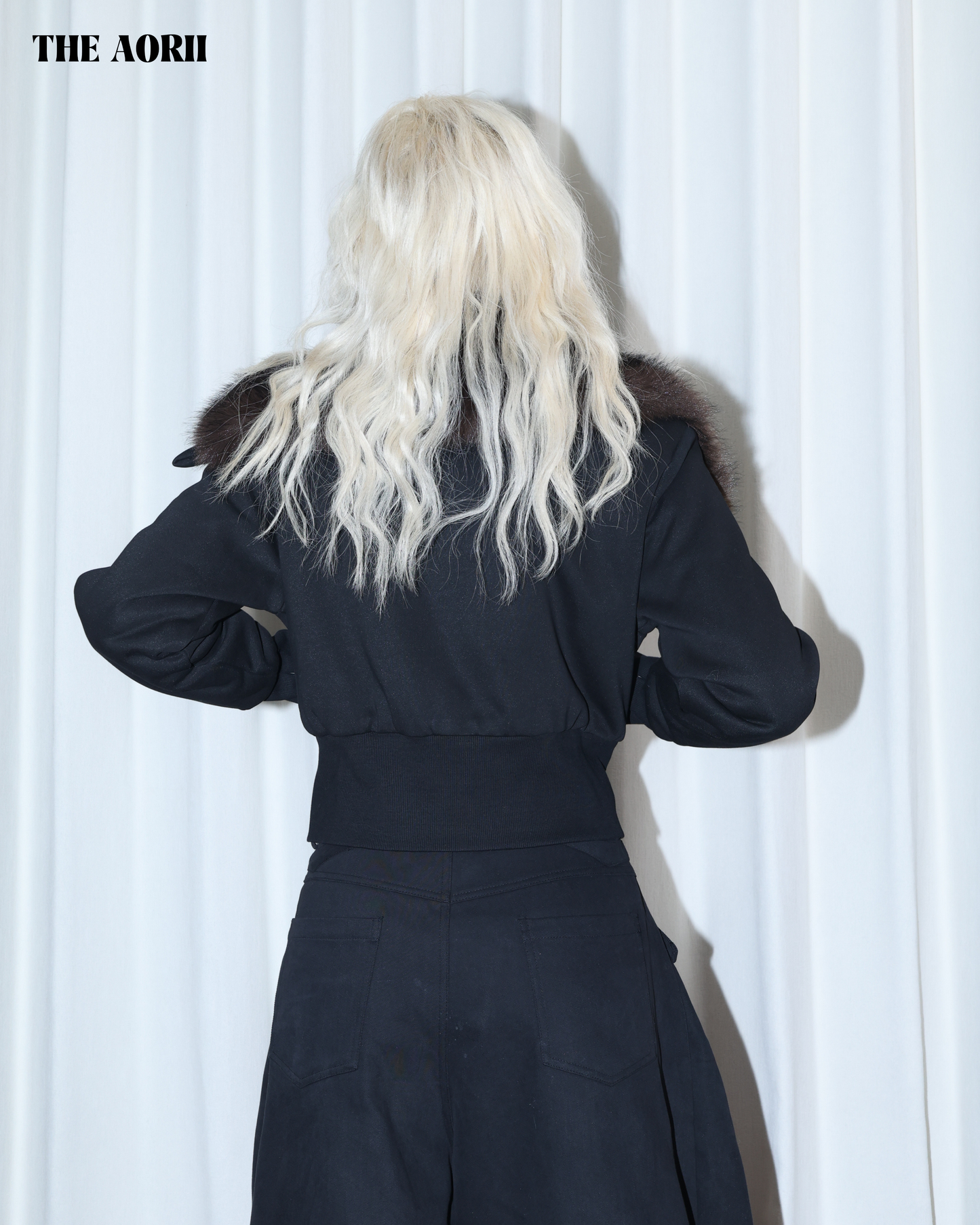 26007 - 毛毛翻領短版收腰外套