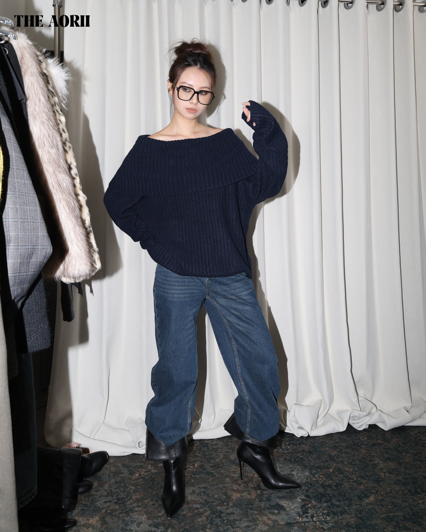 25235(2color) - 藏藍 10%羊毛反折一字領針織毛衣