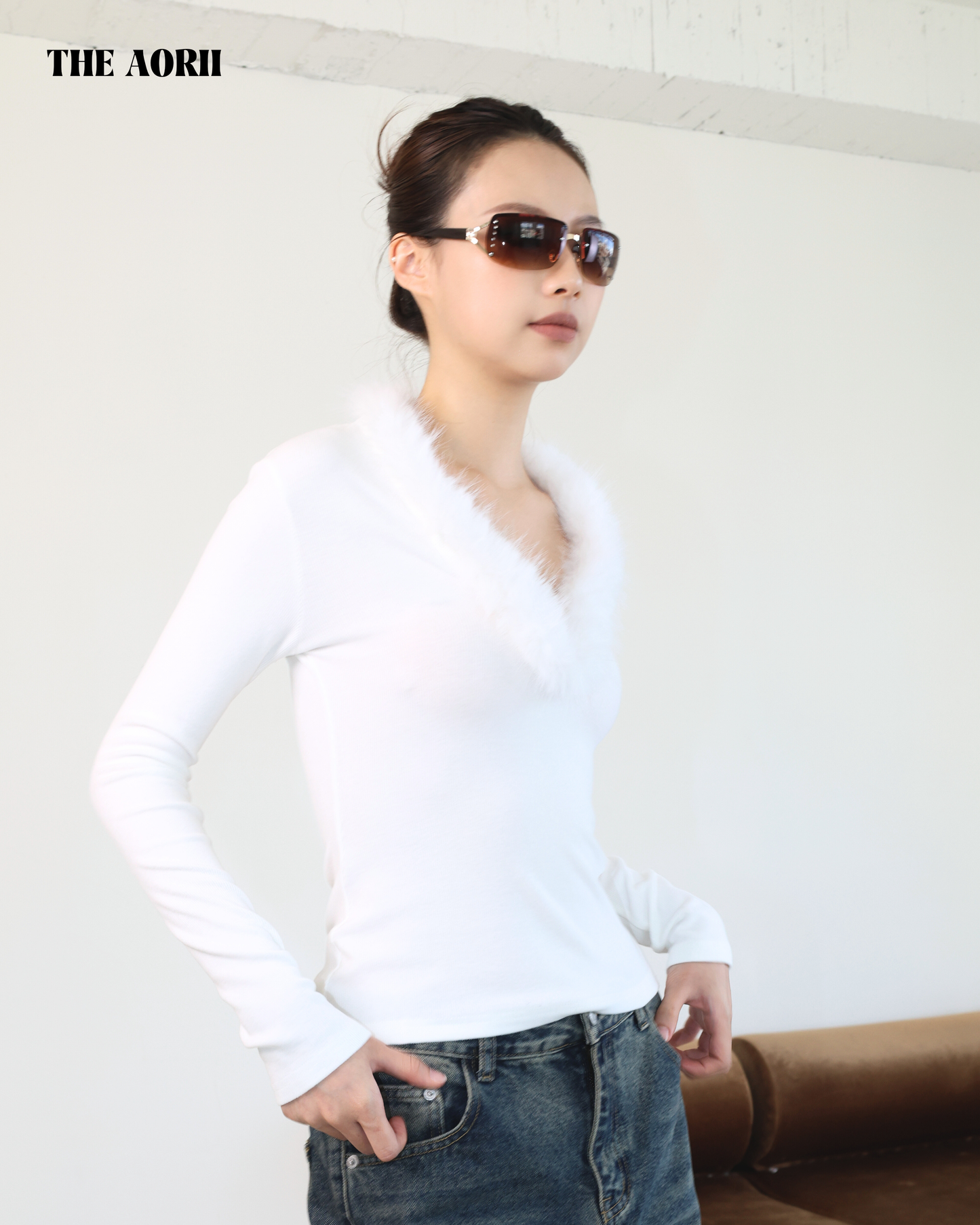 20222(2color) - 白 毛毛Ｖ領長袖修身上衣