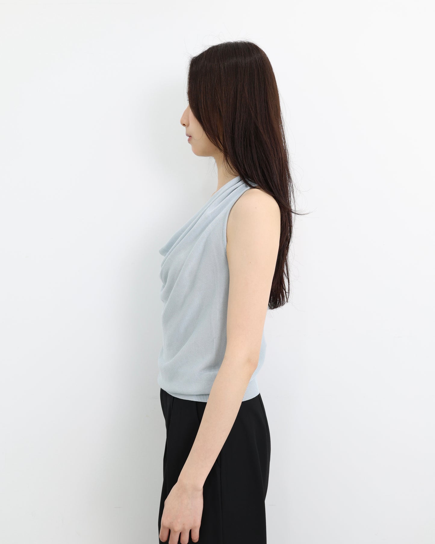 25081(4color) - 藍 蕩領露背針織上衣